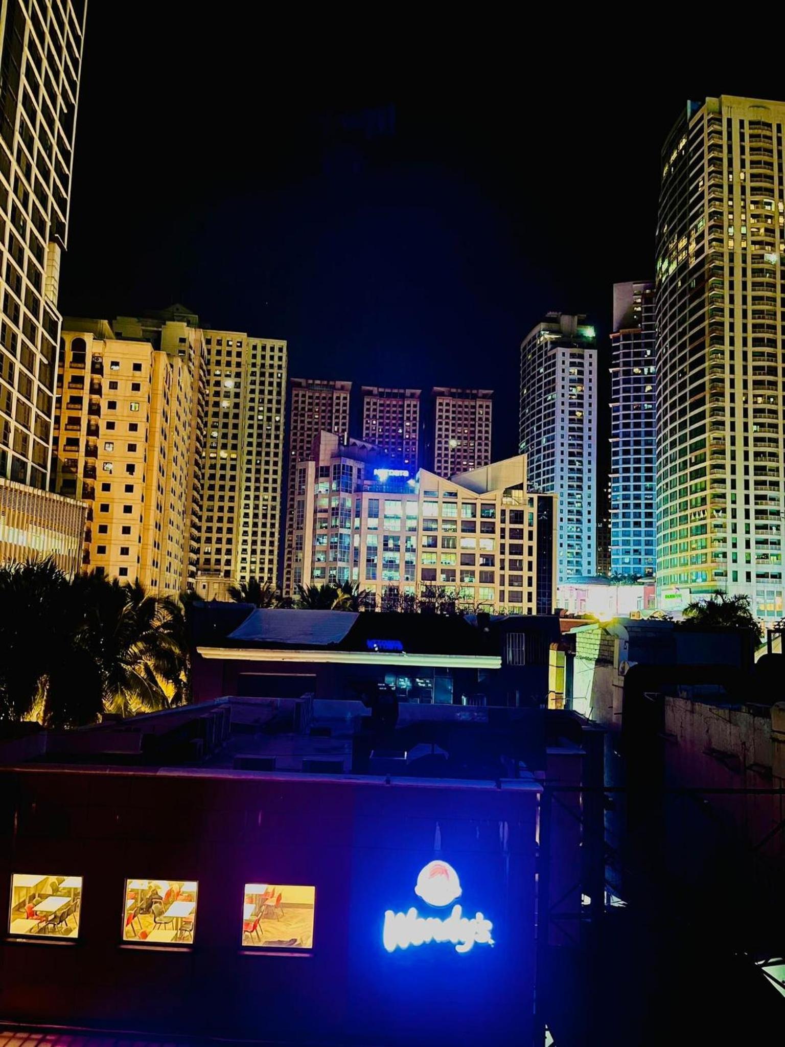 EJ's Staycation 4th F with 200mbps Wi-Fi and NETFLIX