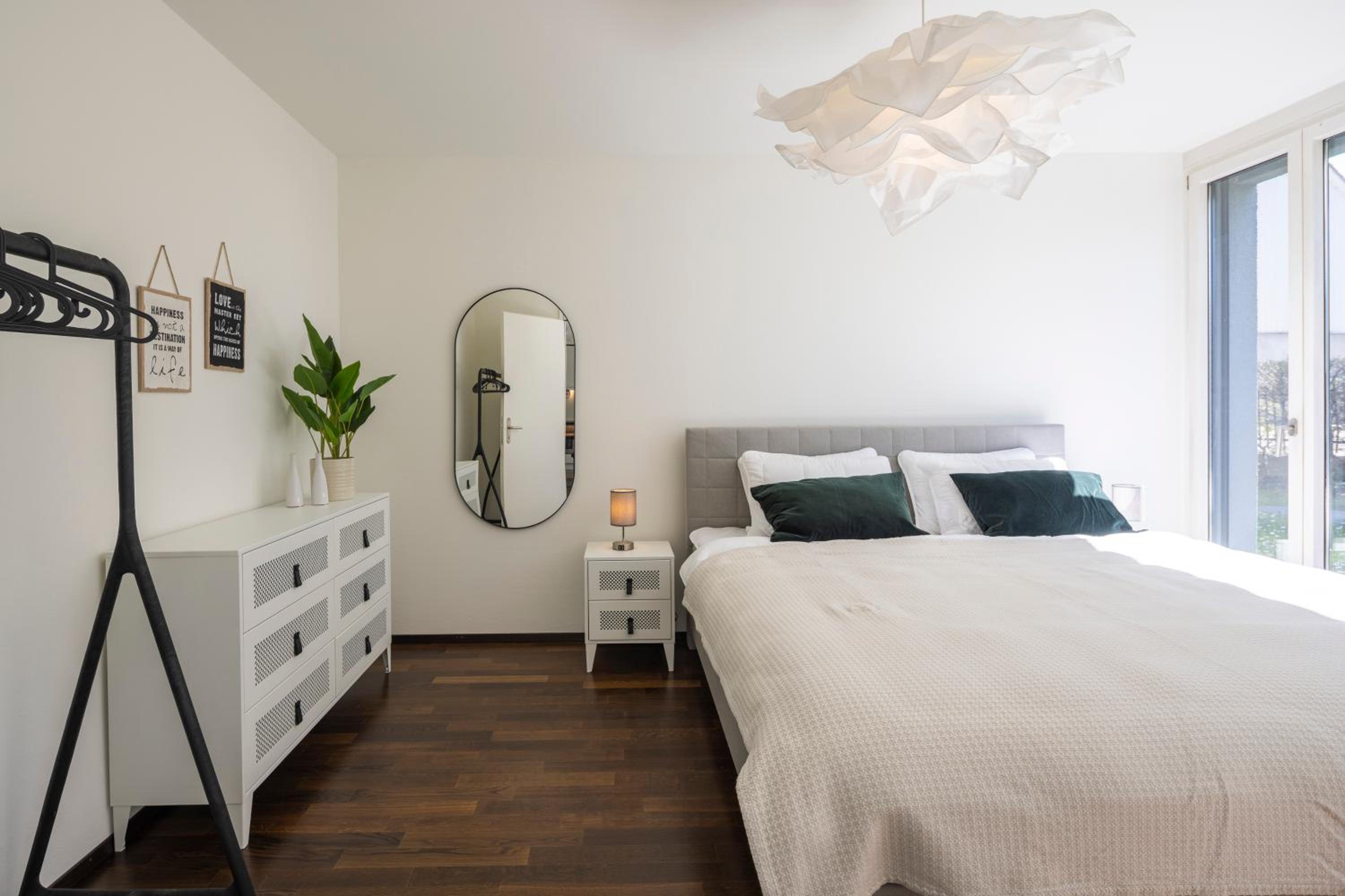 STAYY Green Oasis near Zurich I free Parking I TV