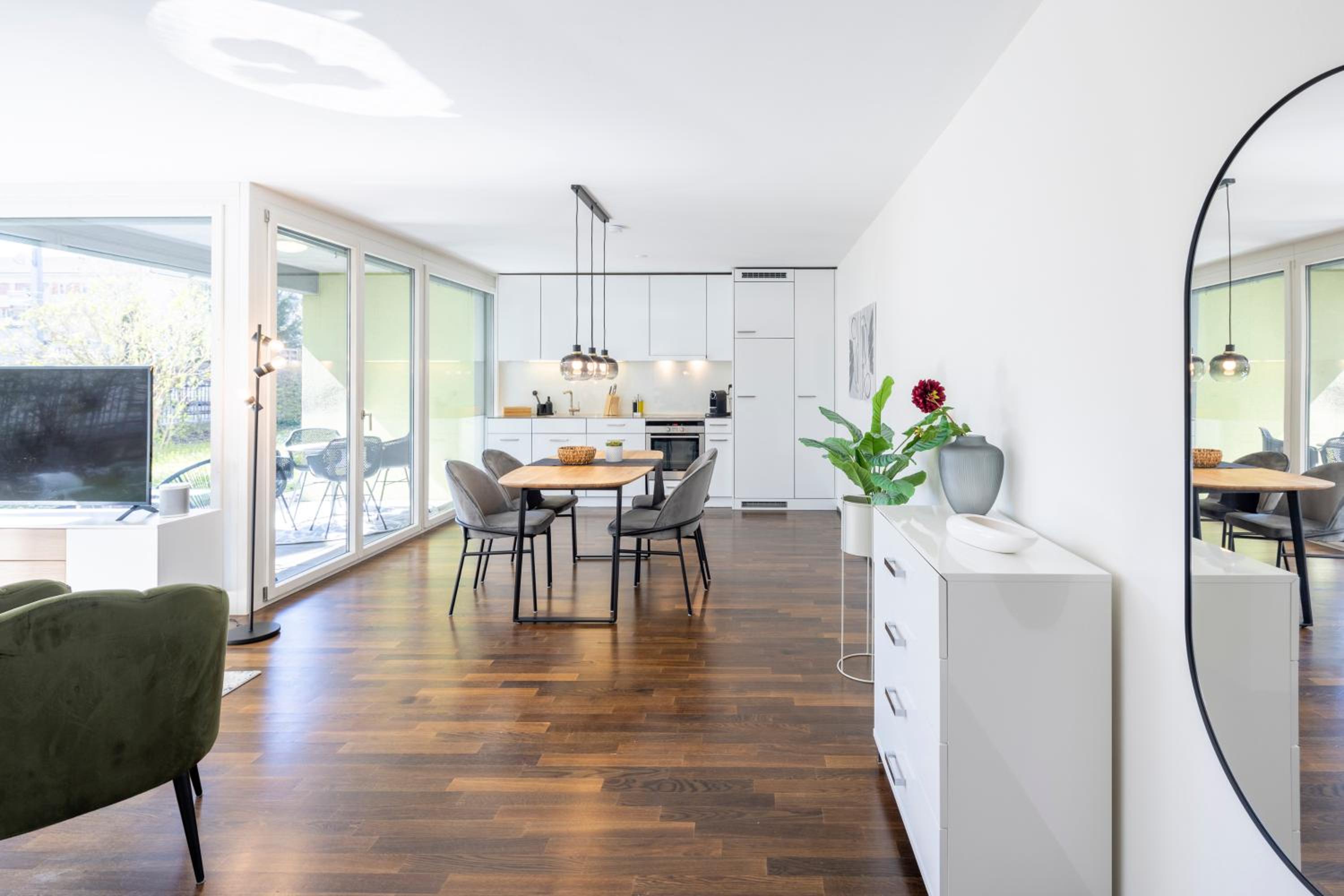 STAYY Green Oasis near Zurich I free Parking I TV