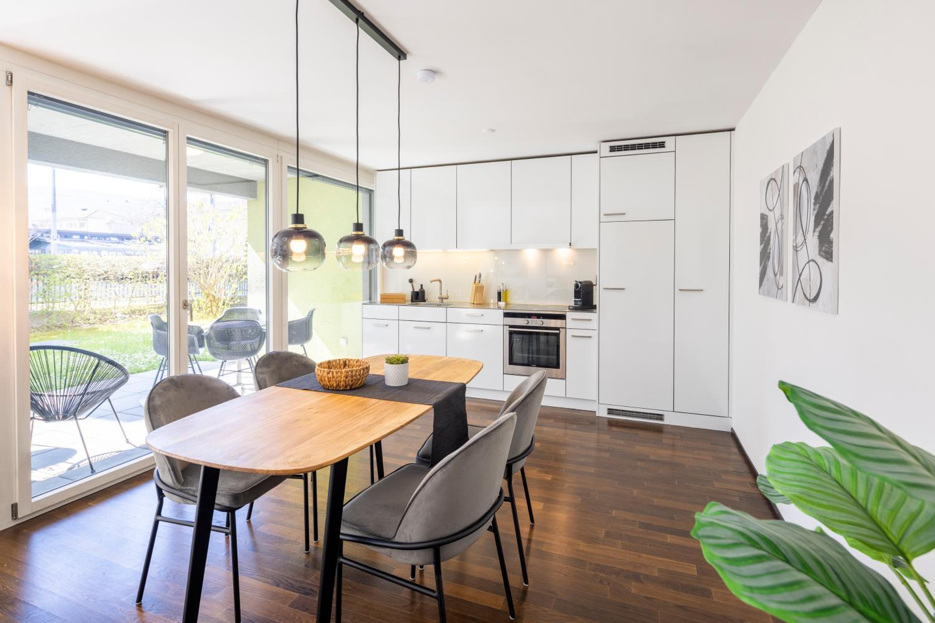 STAYY Green Oasis near Zurich I free Parking I TV