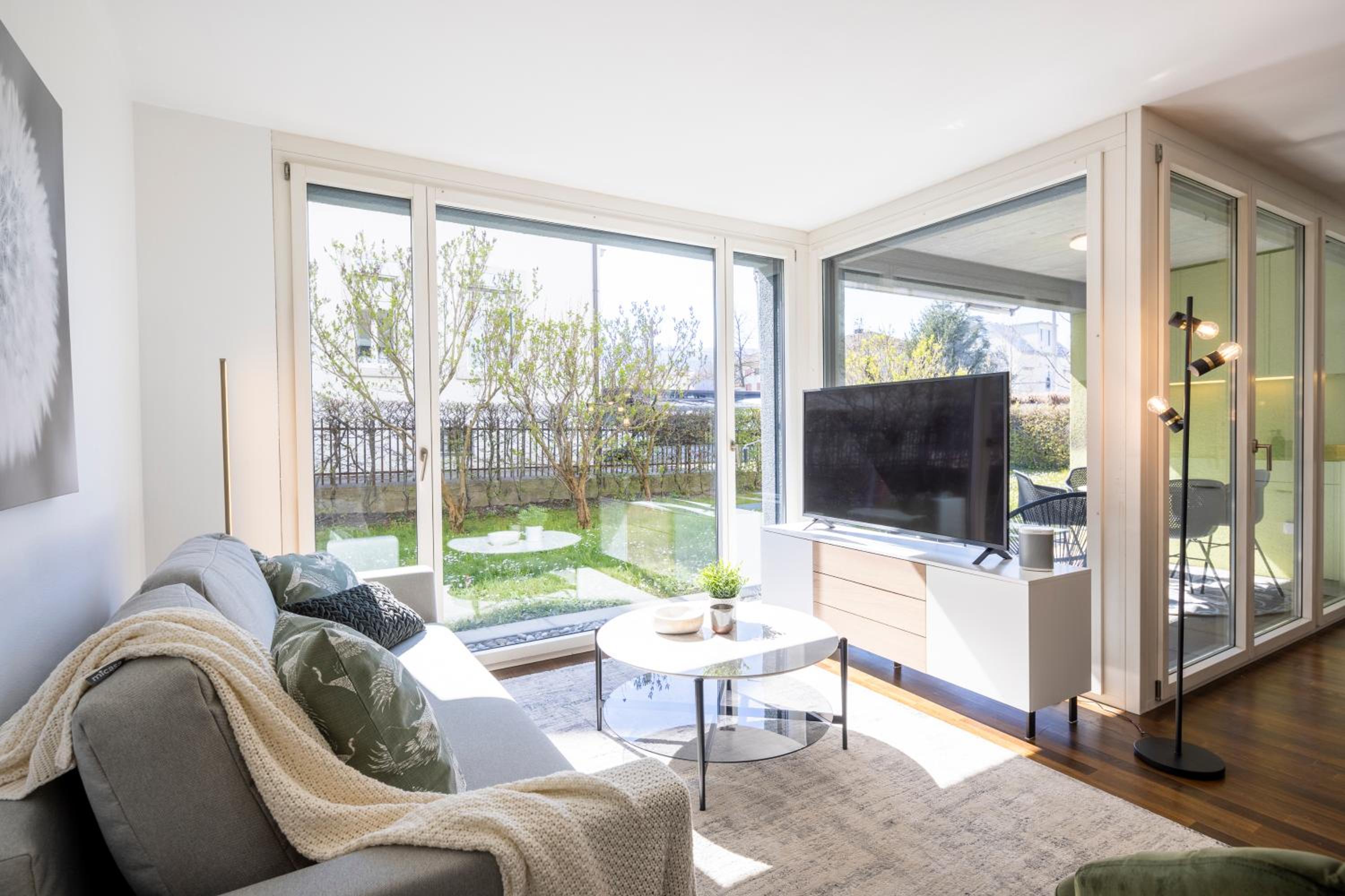 STAYY Green Oasis near Zurich I free Parking I TV