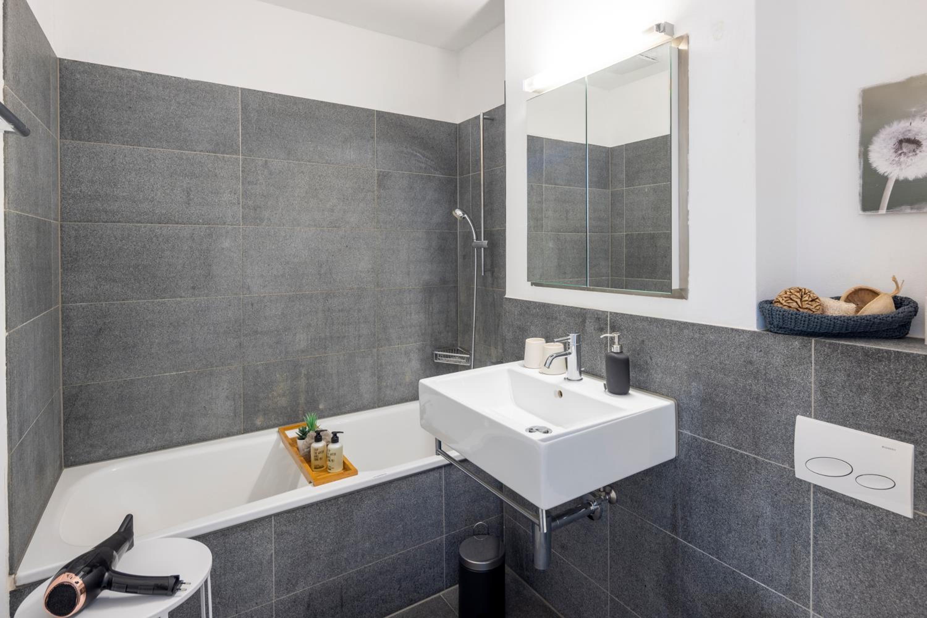 STAYY Green Oasis near Zurich I free Parking I TV