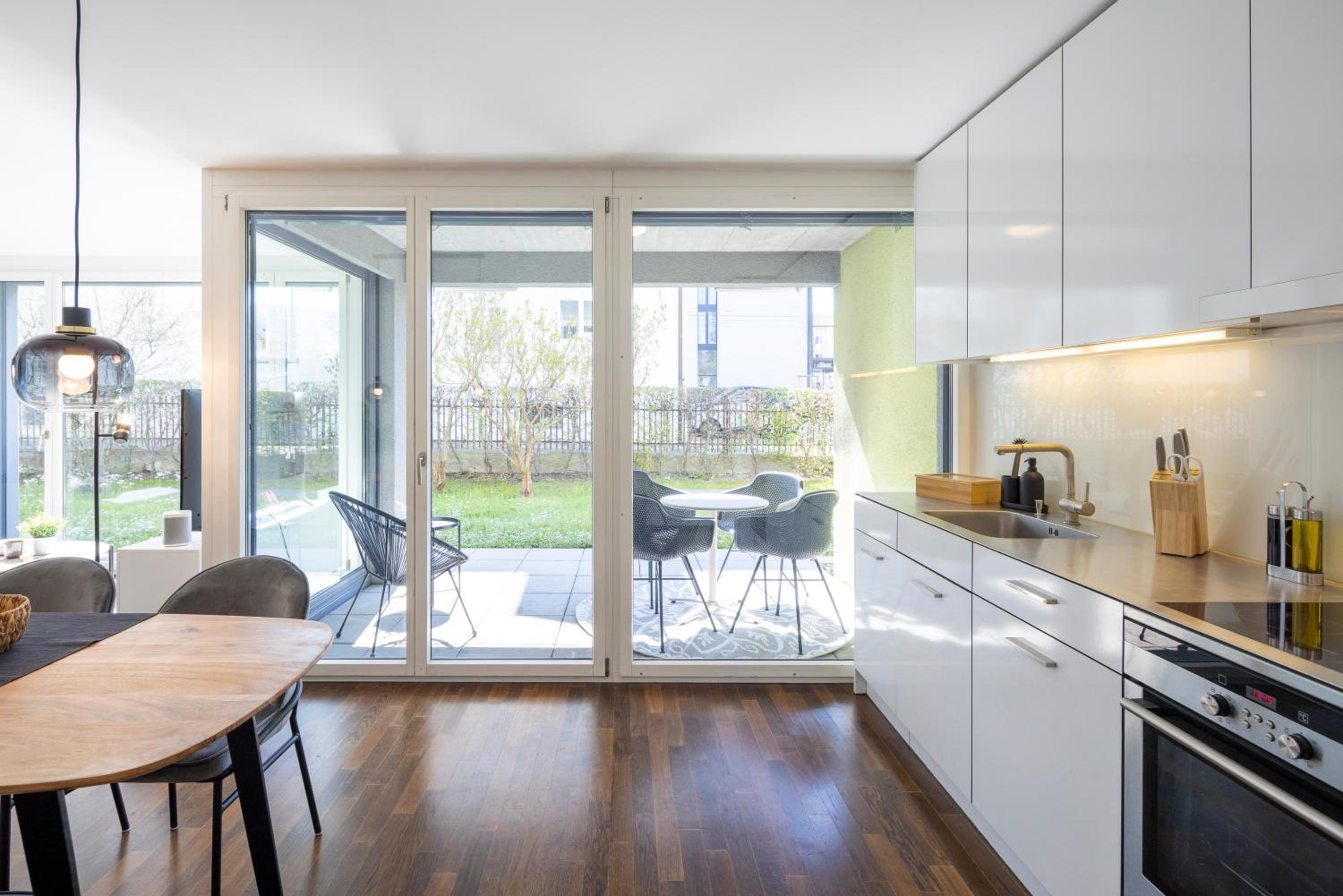 STAYY Green Oasis near Zurich I free Parking I TV