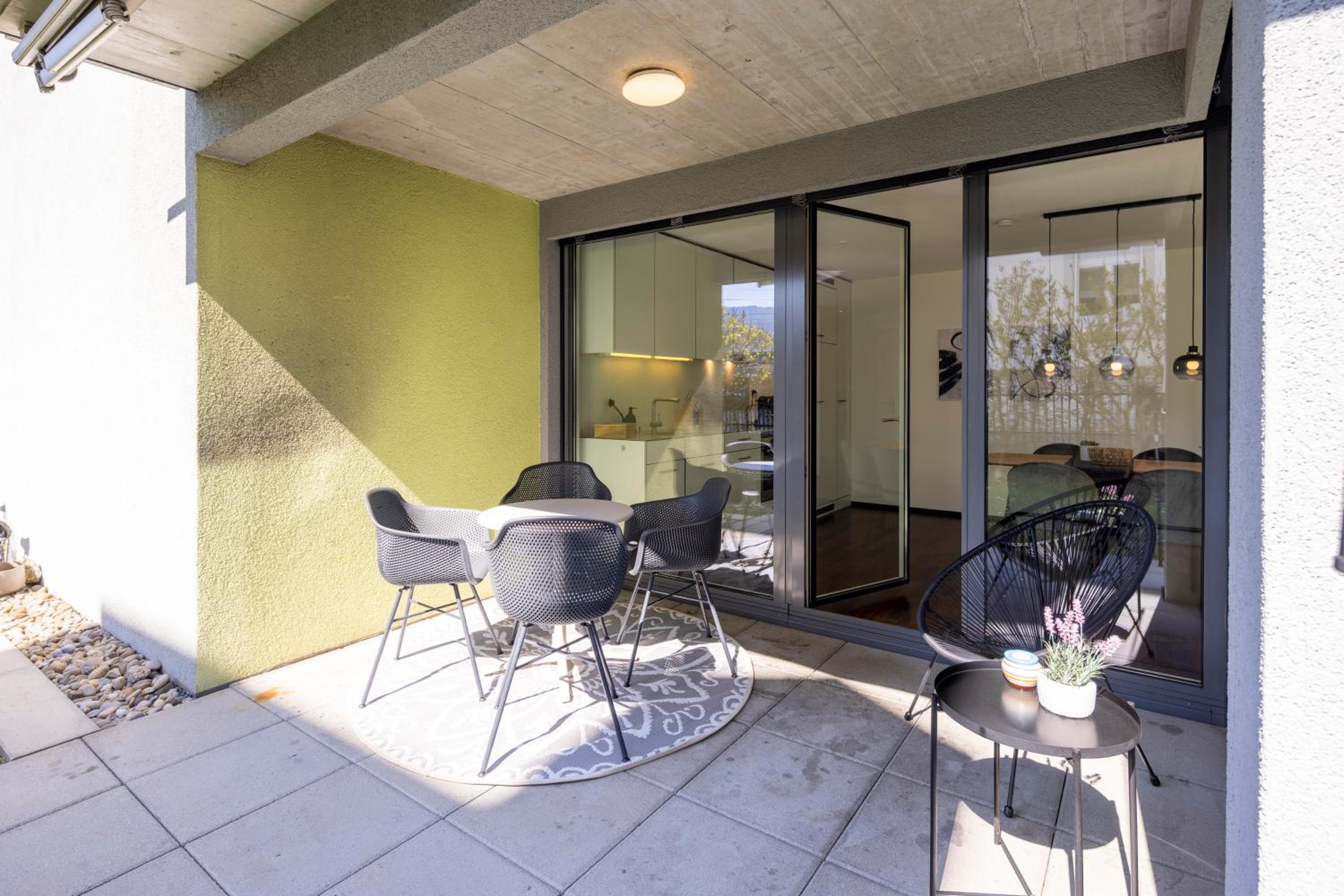 STAYY Green Oasis near Zurich I free Parking I TV
