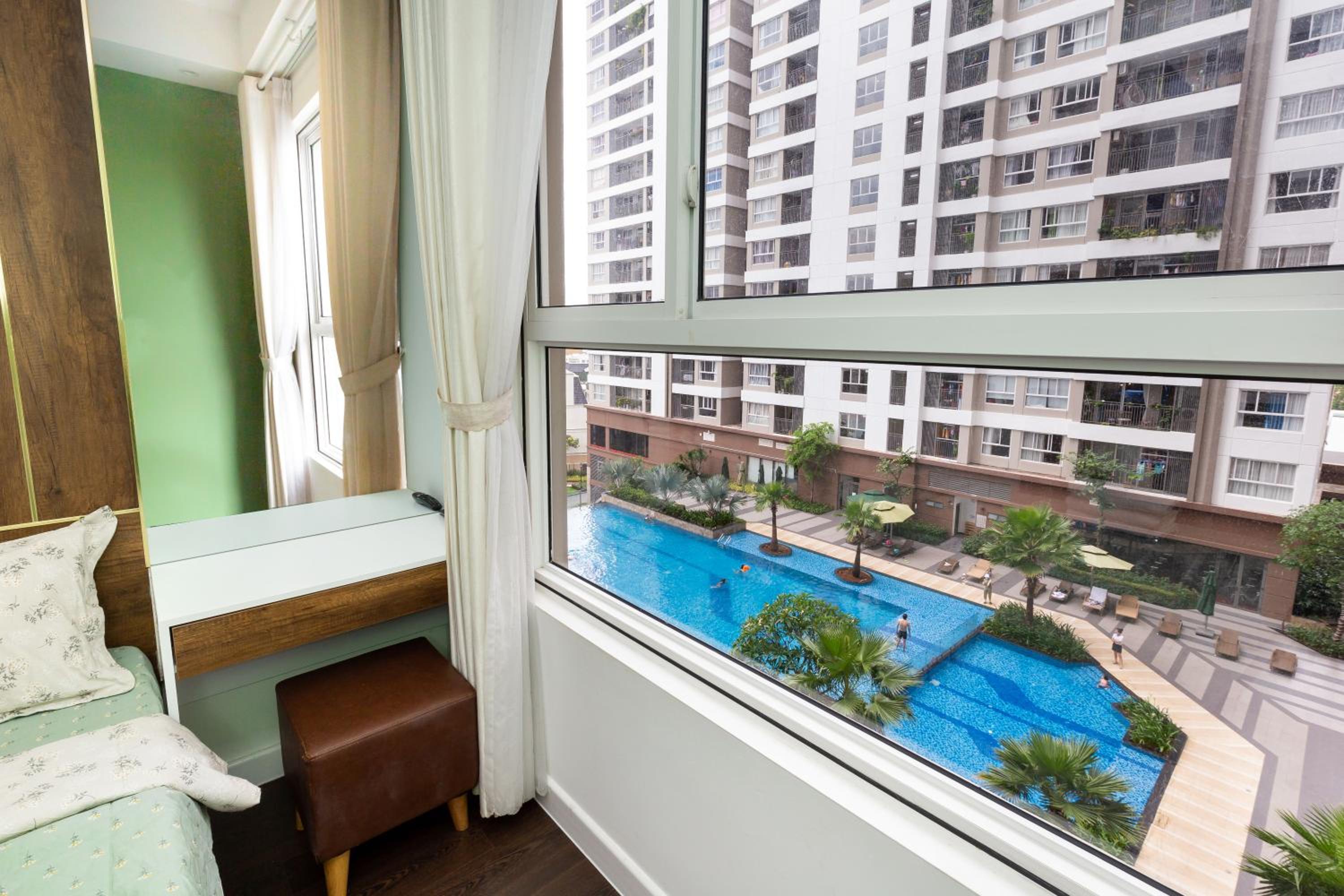 iHome Furnished Apartments with Free Gym & Pool, Airport Pick-Up Service
