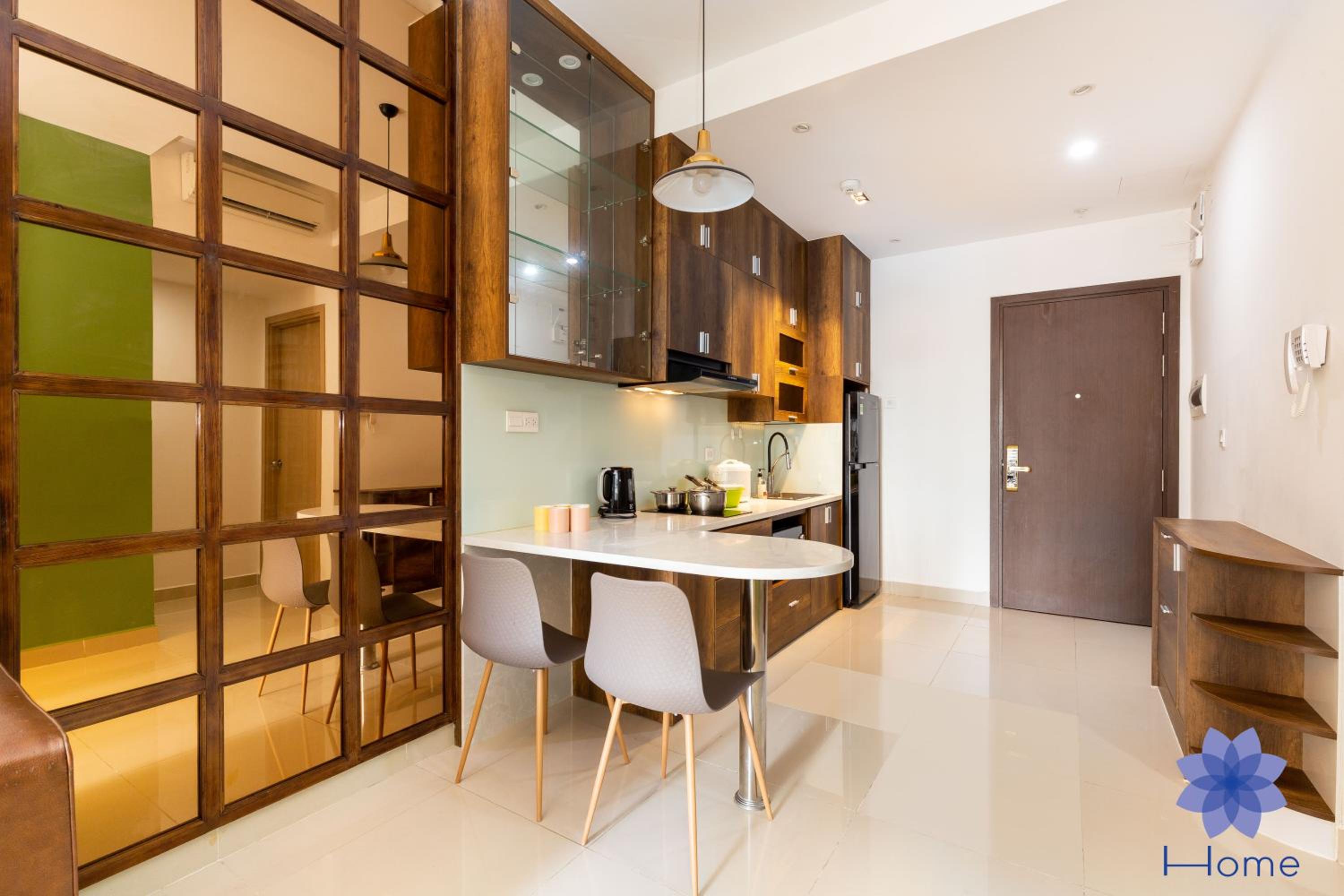 iHome Furnished Apartments with Free Gym & Pool, Airport Pick-Up Service