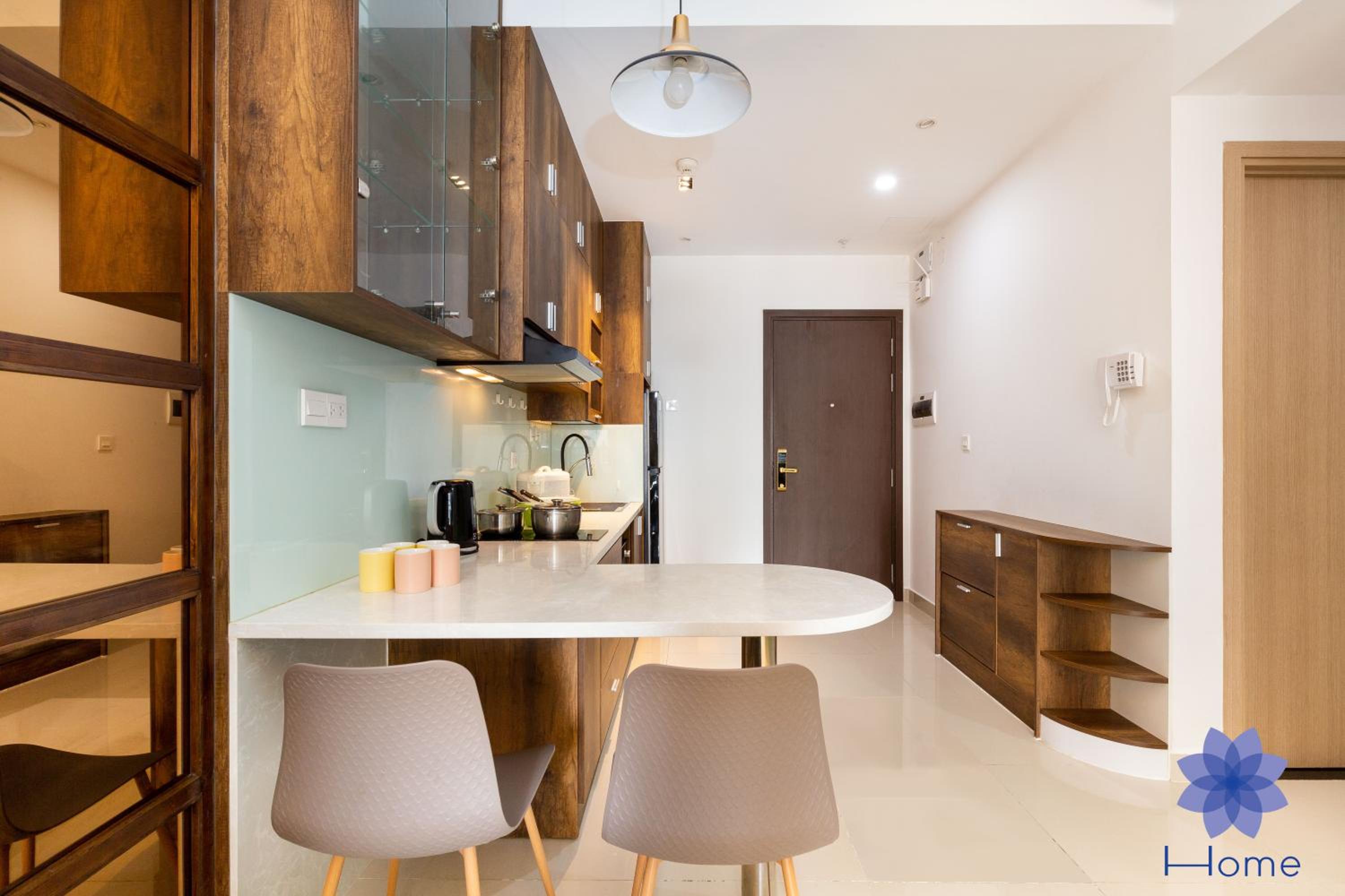 iHome Furnished Apartments with Free Gym & Pool, Airport Pick-Up Service