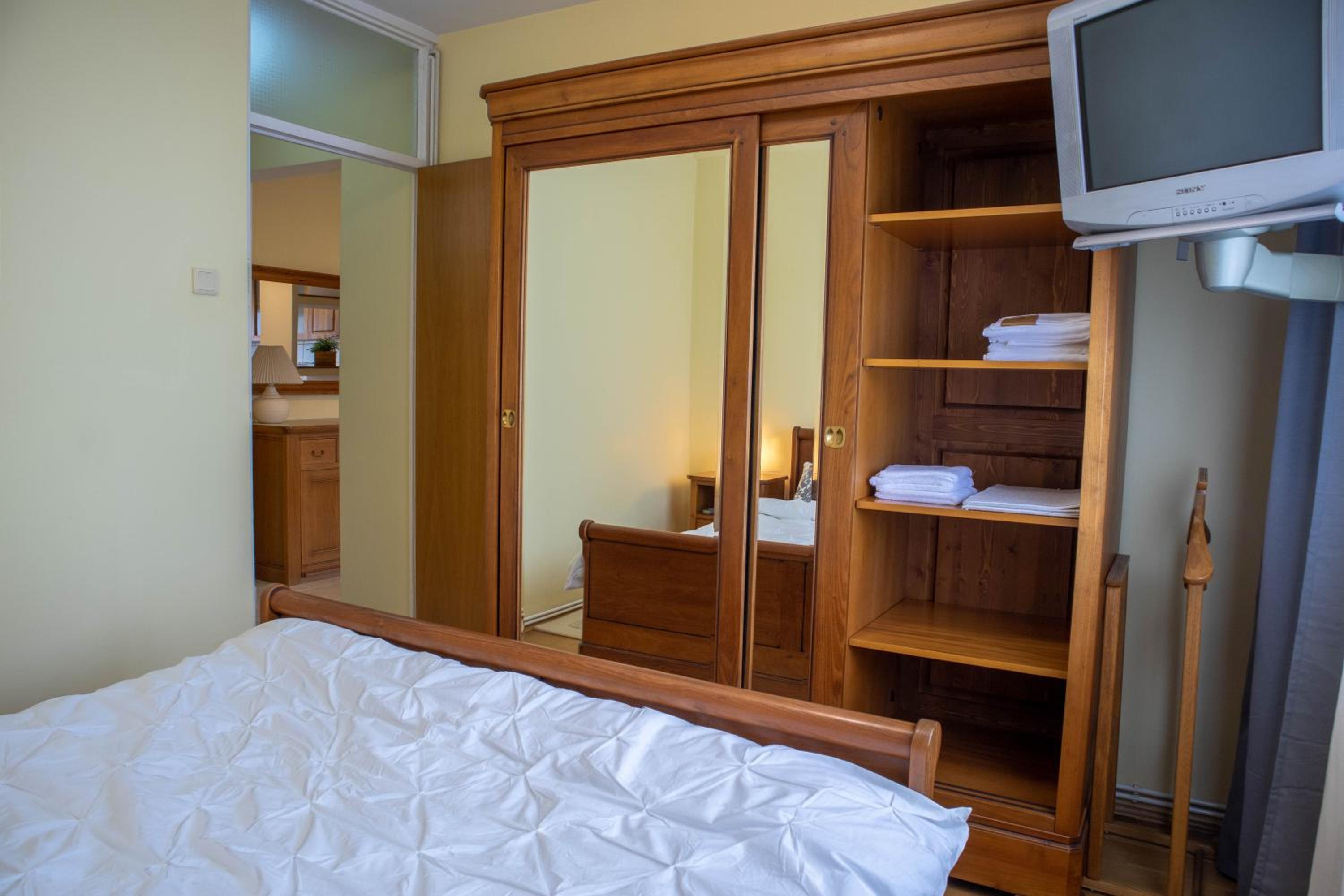 OAK Apartment - Piata Victoriei view 5