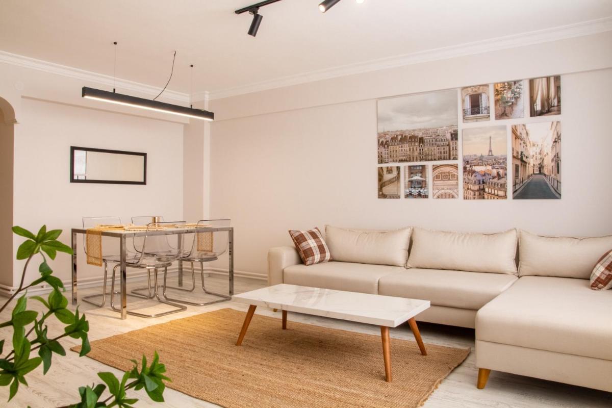 Gorgeous Flat with Balcony in Izmir Konak - main view