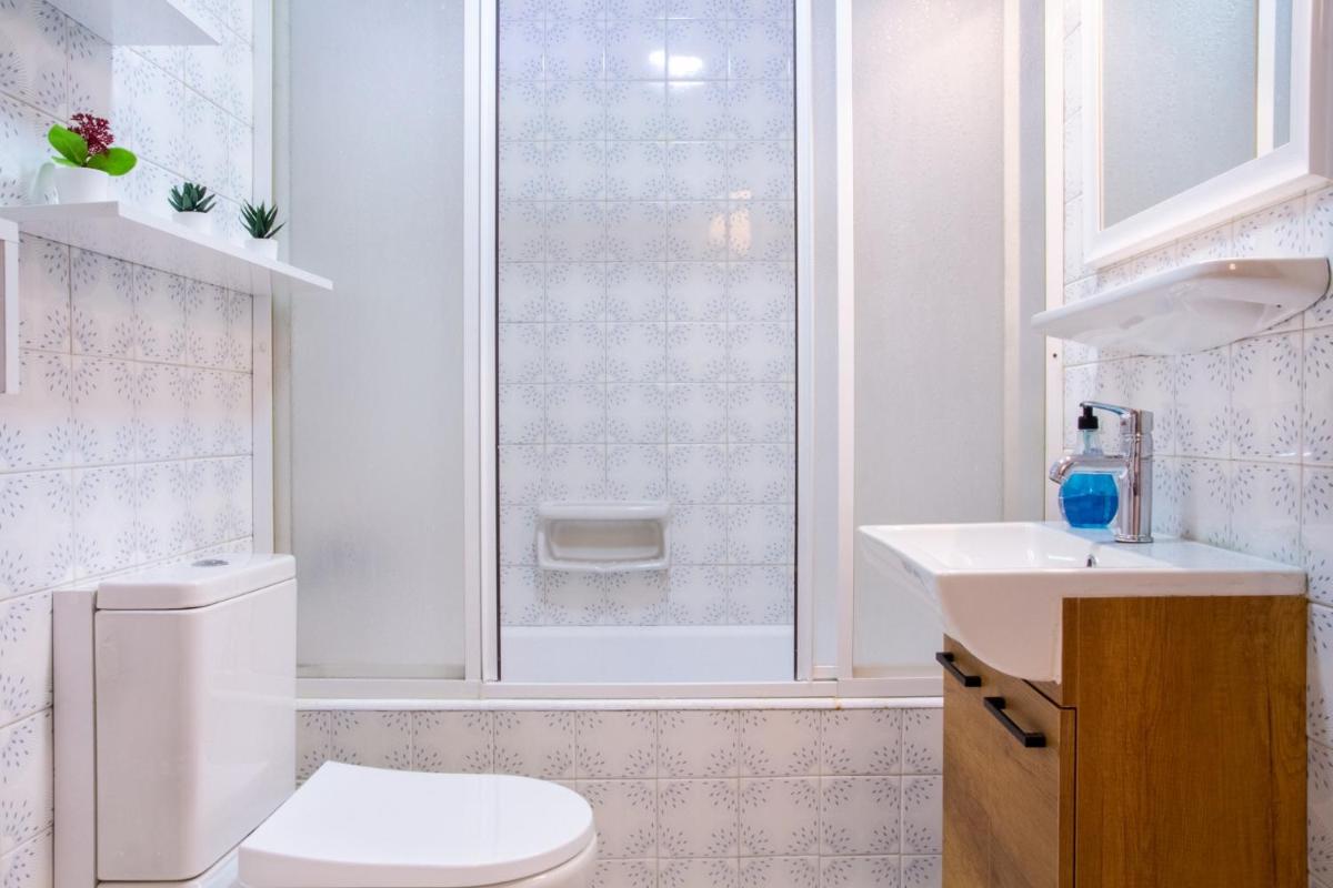 Gorgeous Flat with Balcony in Izmir Konak view 4