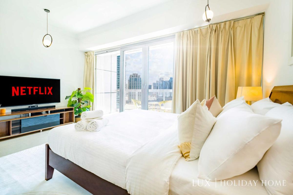 LUX The Downtown Boulevard Studio