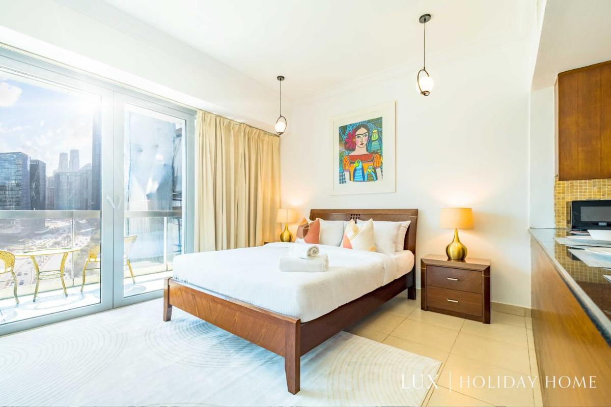 LUX The Downtown Boulevard Studio