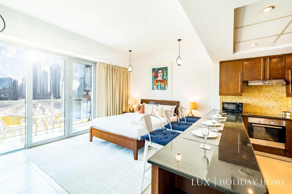 LUX The Downtown Boulevard Studio
