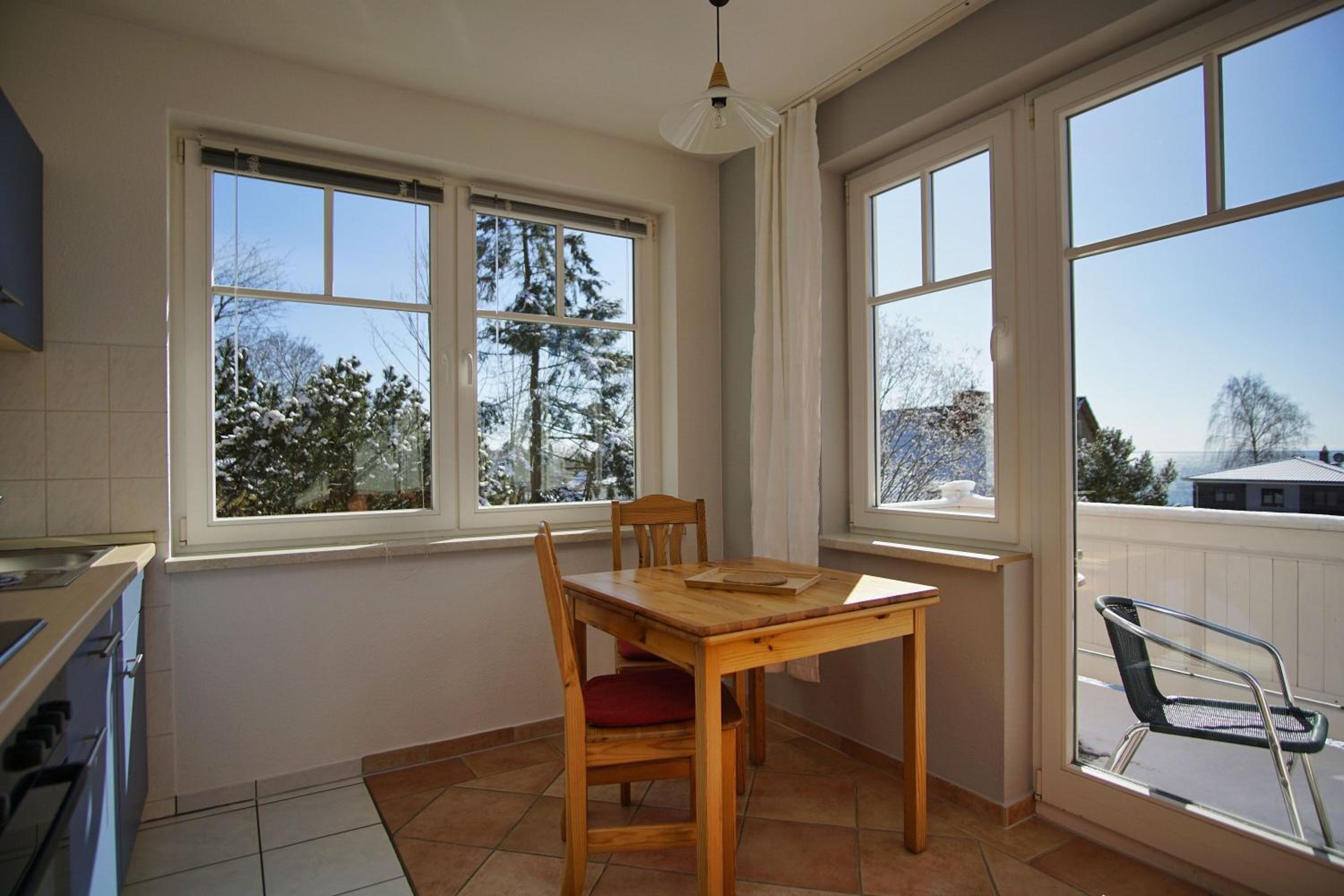 Ferienwohnung in ruhiger Lage, mit Meerblick - Villa am Sonnenhang FeWo 02