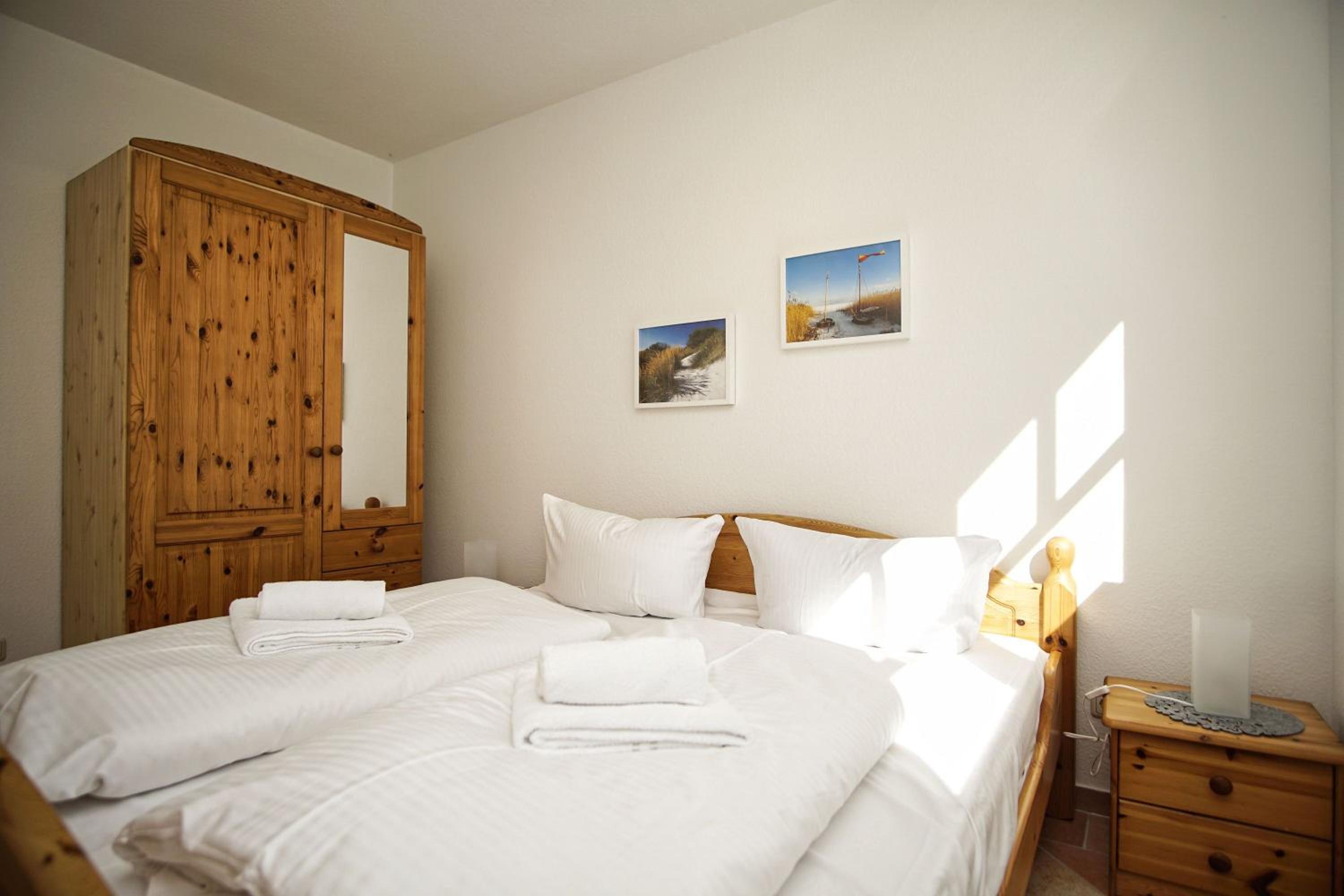 Ferienwohnung in ruhiger Lage, mit Meerblick - Villa am Sonnenhang FeWo 01