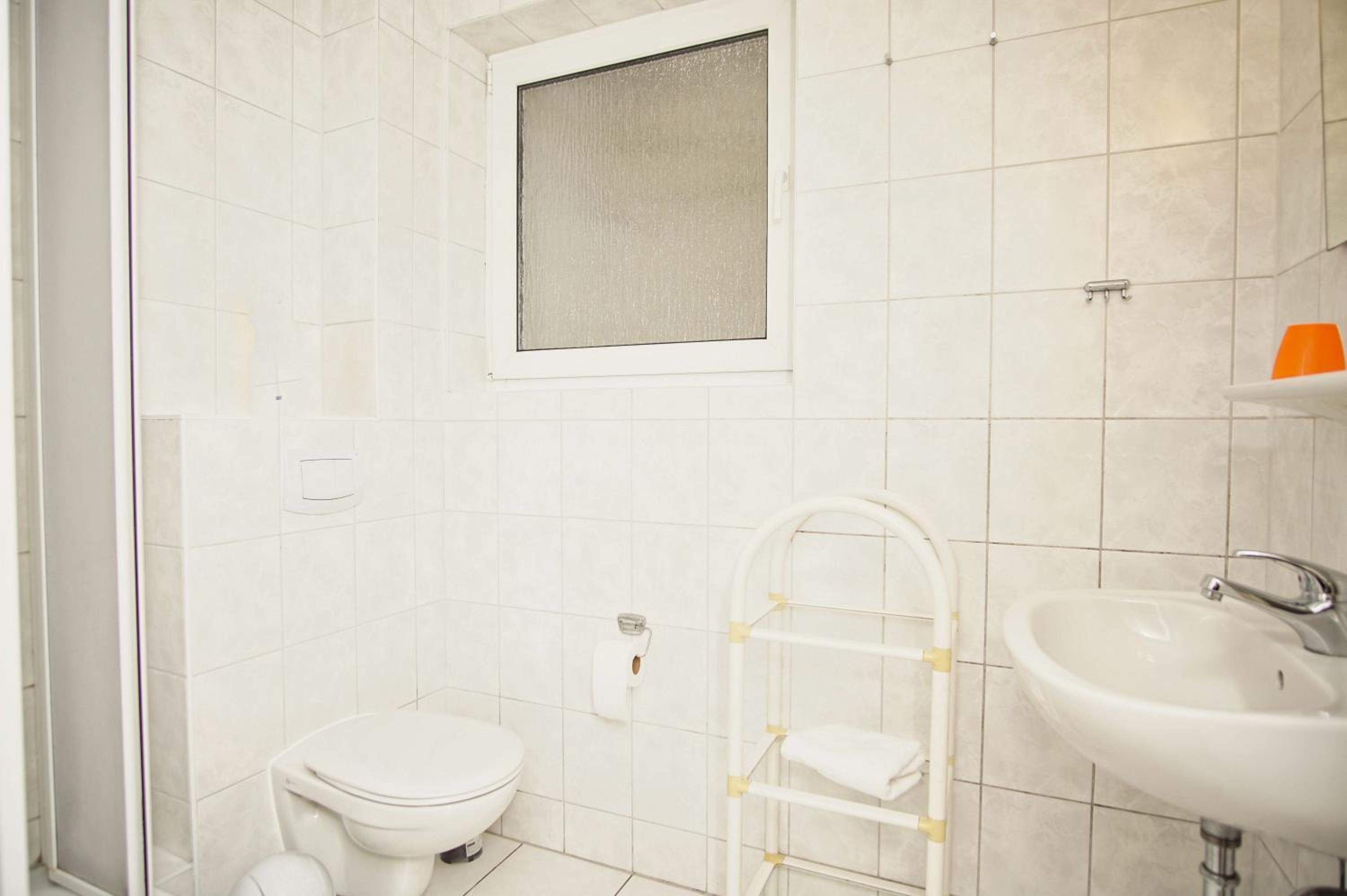 Ferienwohnung in ruhiger Lage, mit Meerblick - Villa am Sonnenhang FeWo 01