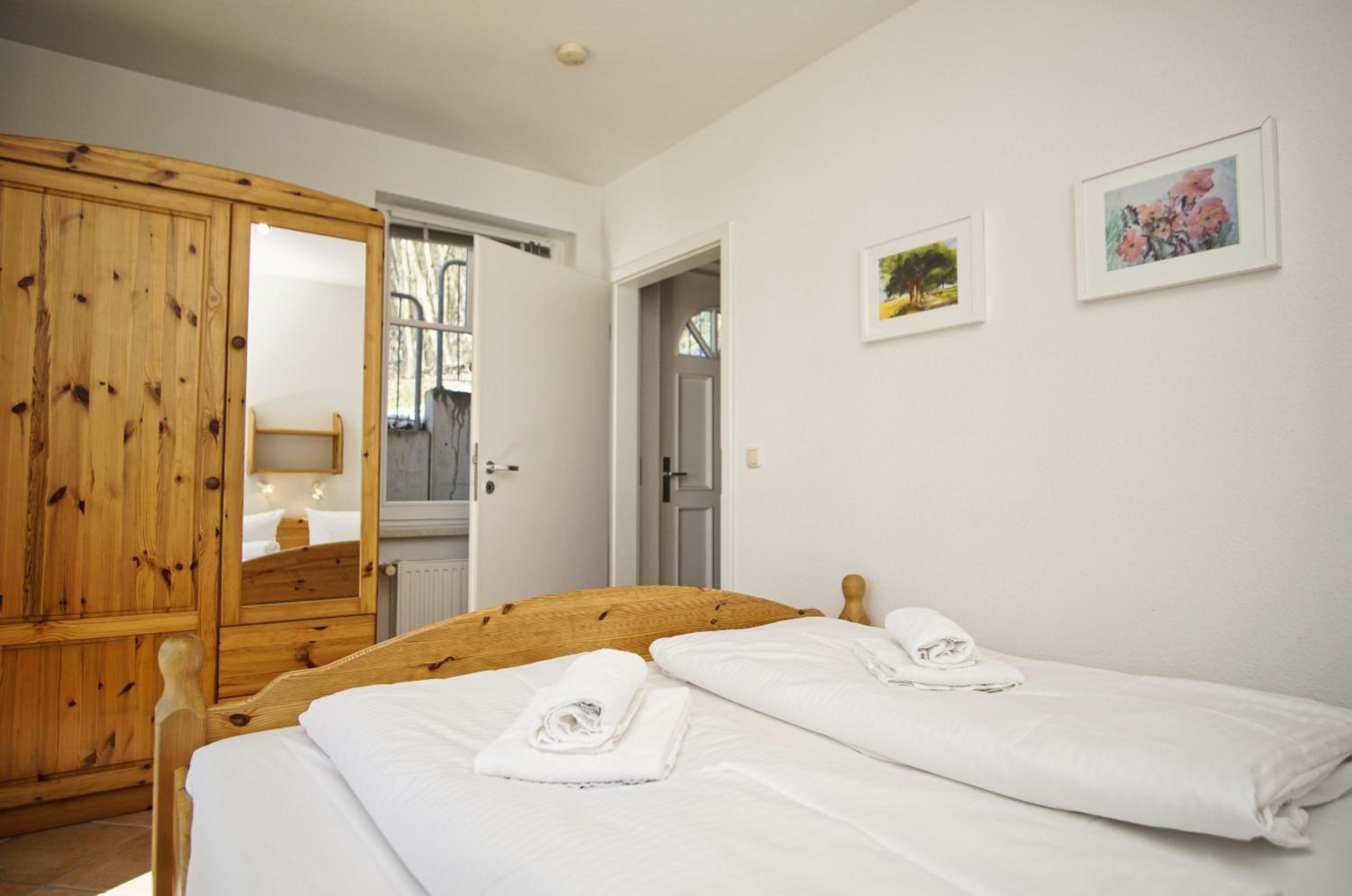 Ferienwohnung in ruhiger Lage, mit Meerblick - Villa am Sonnenhang FeWo 03