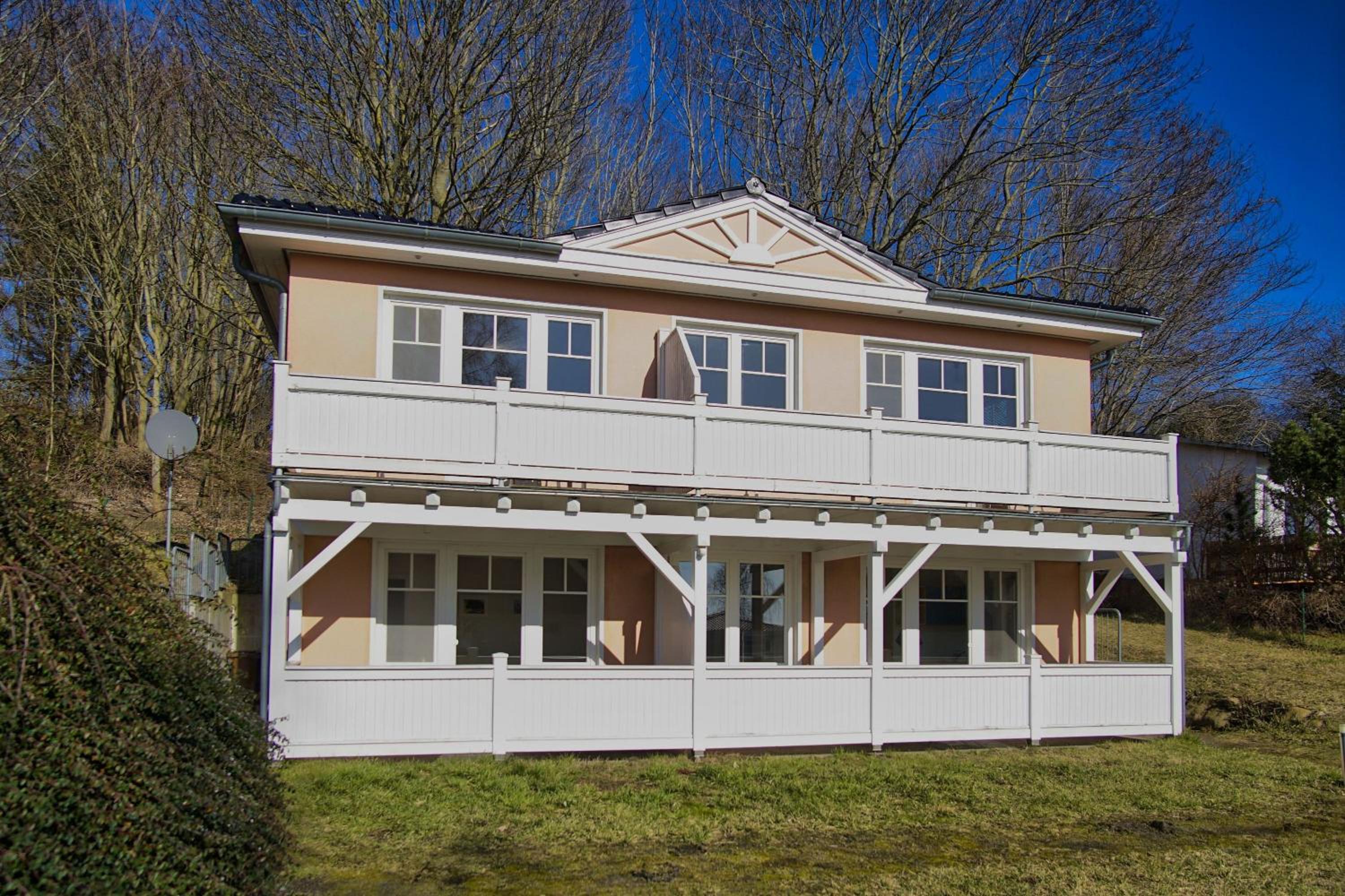 Ferienwohnung in ruhiger Lage, mit Meerblick - Villa am Sonnenhang FeWo 03