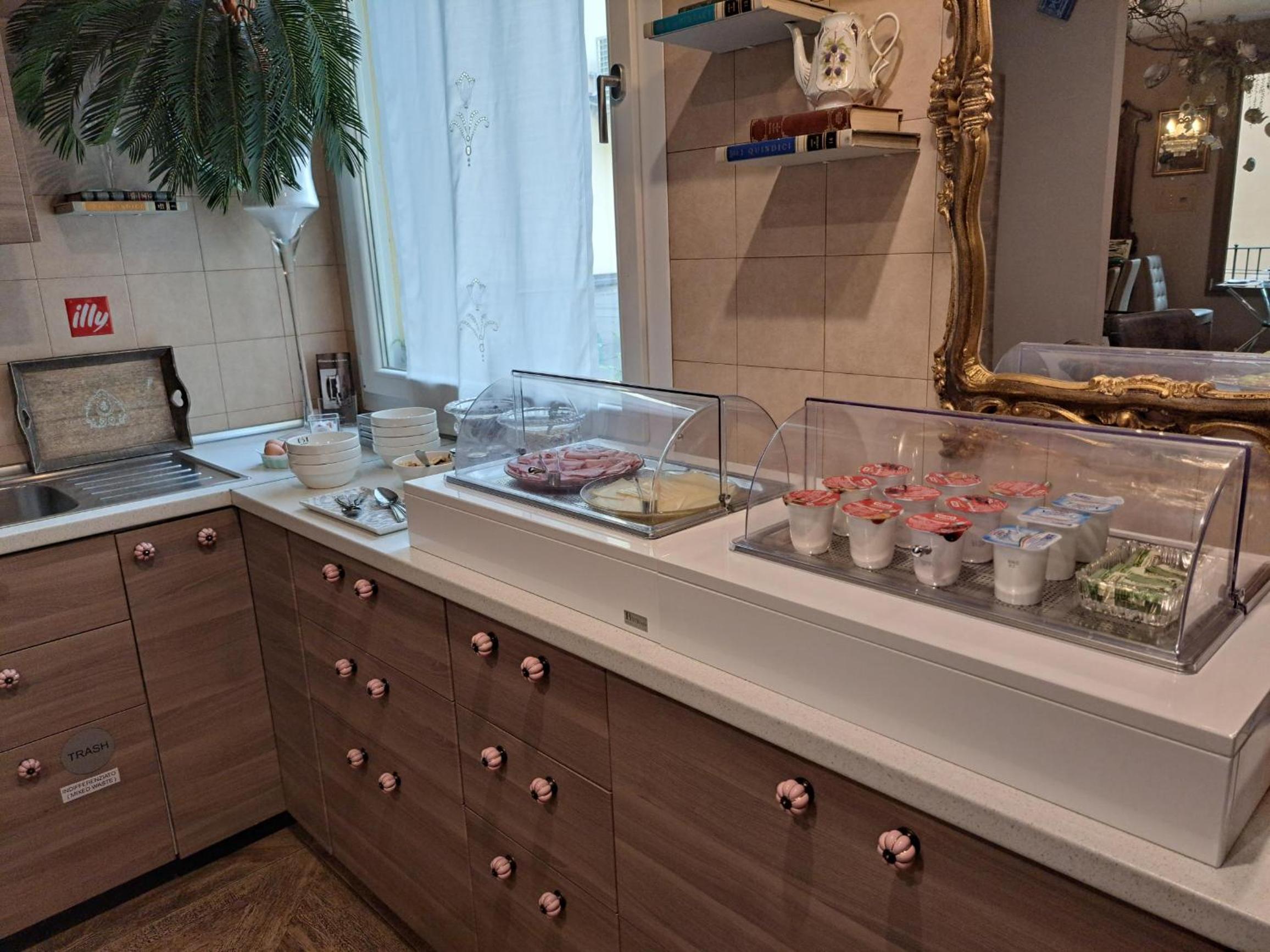 051 Boutique en Bologna — dining