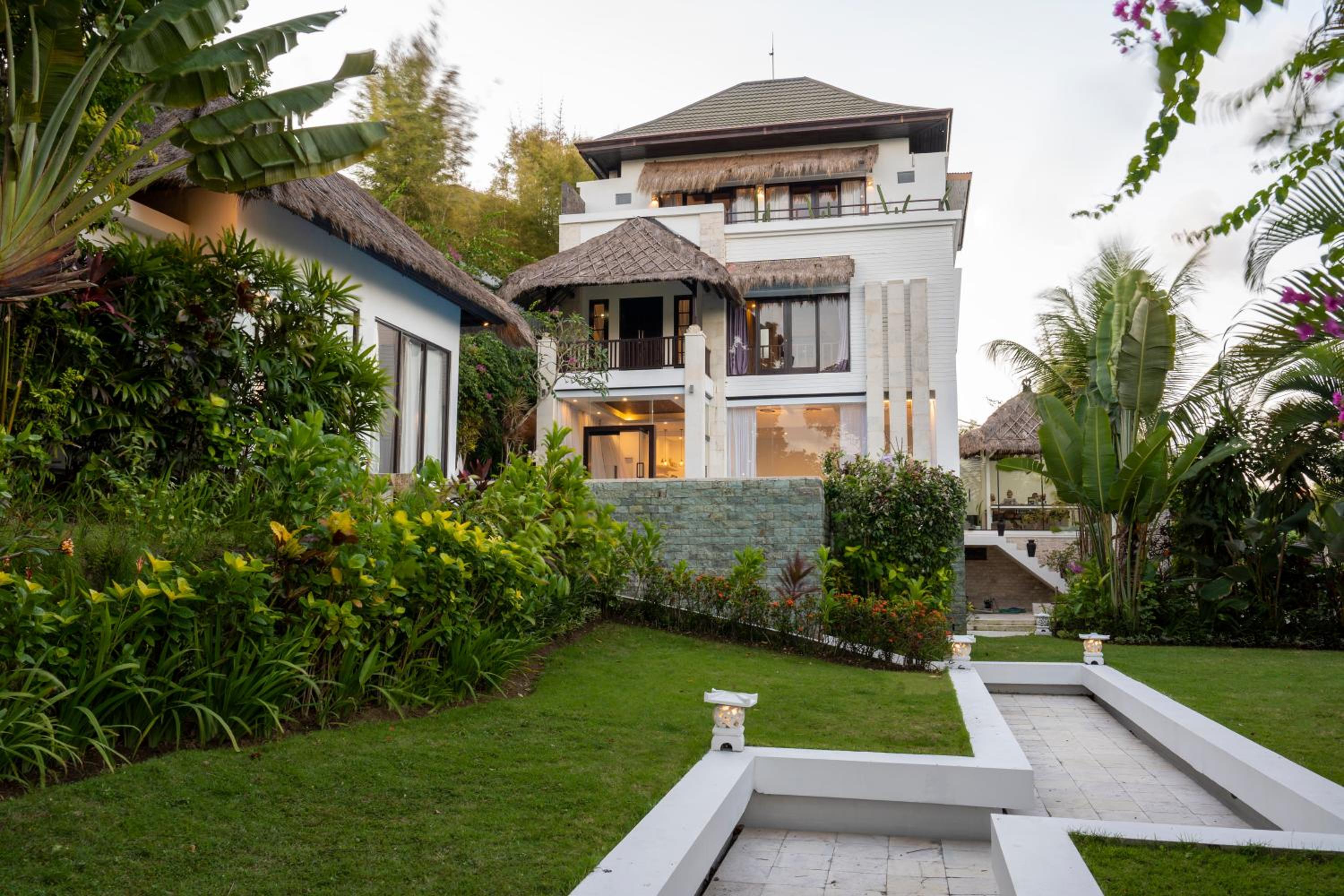 Charming 4-bedroom Villa - Melasti Beach