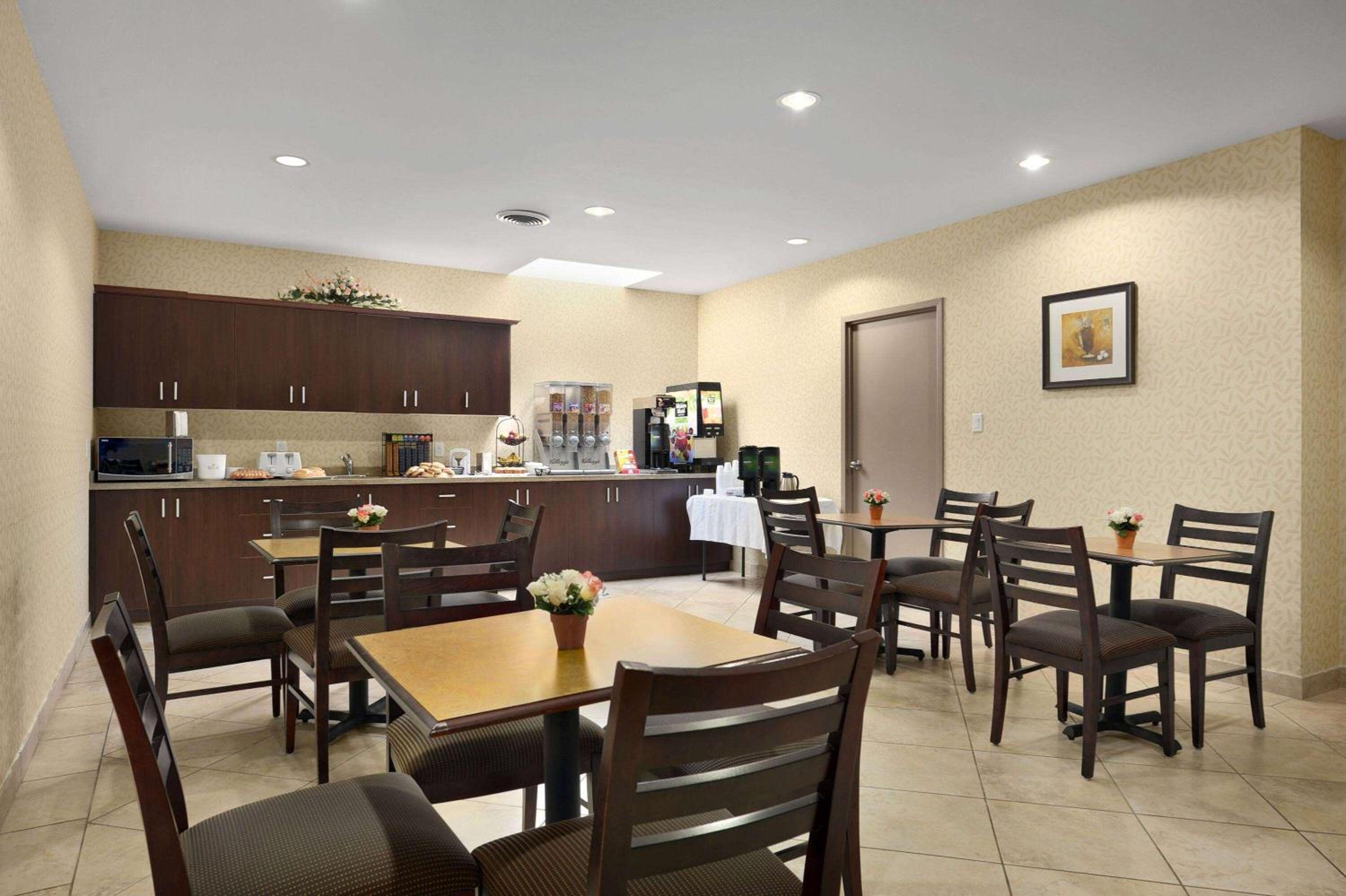 Toronto Vacations - Days Inn by Wyndham Brampton - Property Image 2
