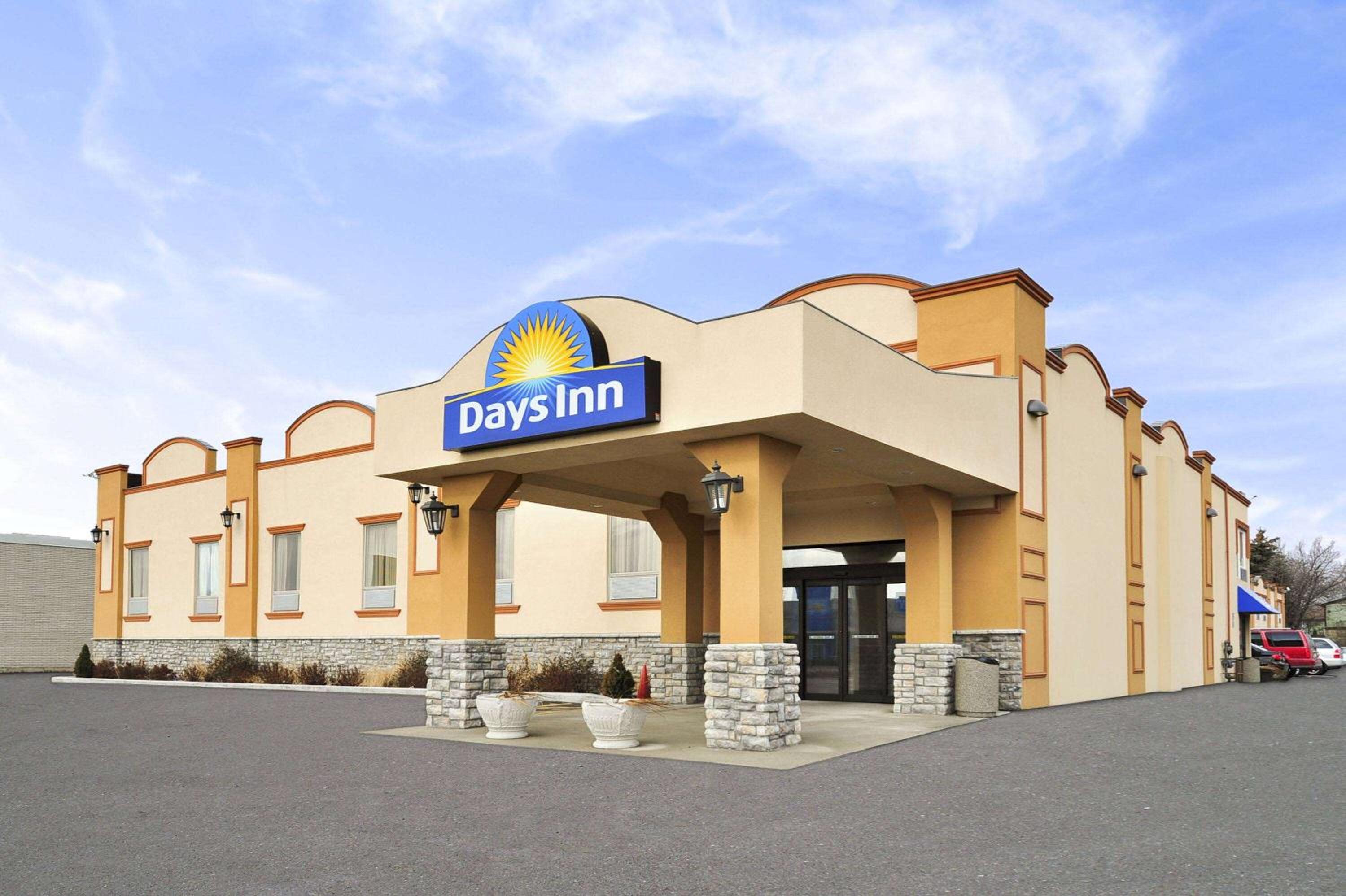 Toronto Vacations - Days Inn by Wyndham Brampton - Property Image 1
