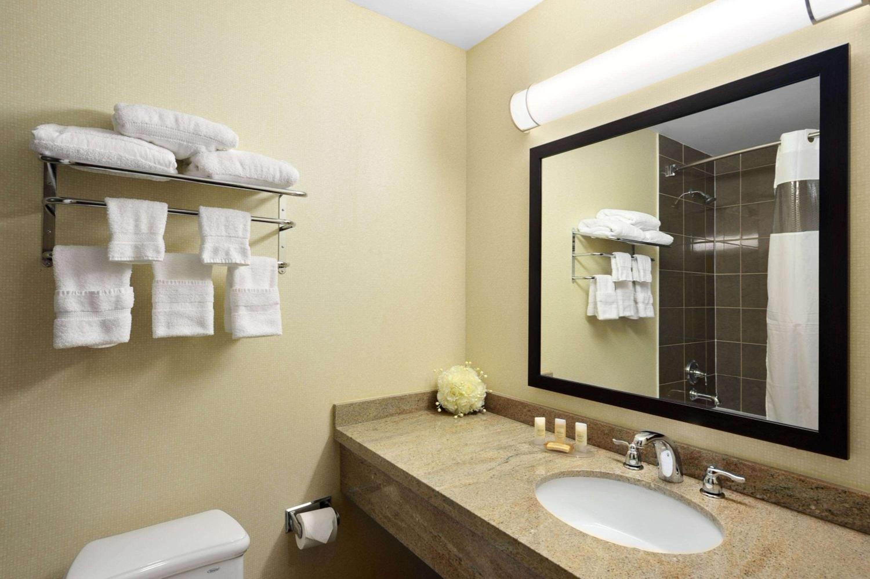 Toronto Vacations - Days Inn by Wyndham Brampton - Property Image 5