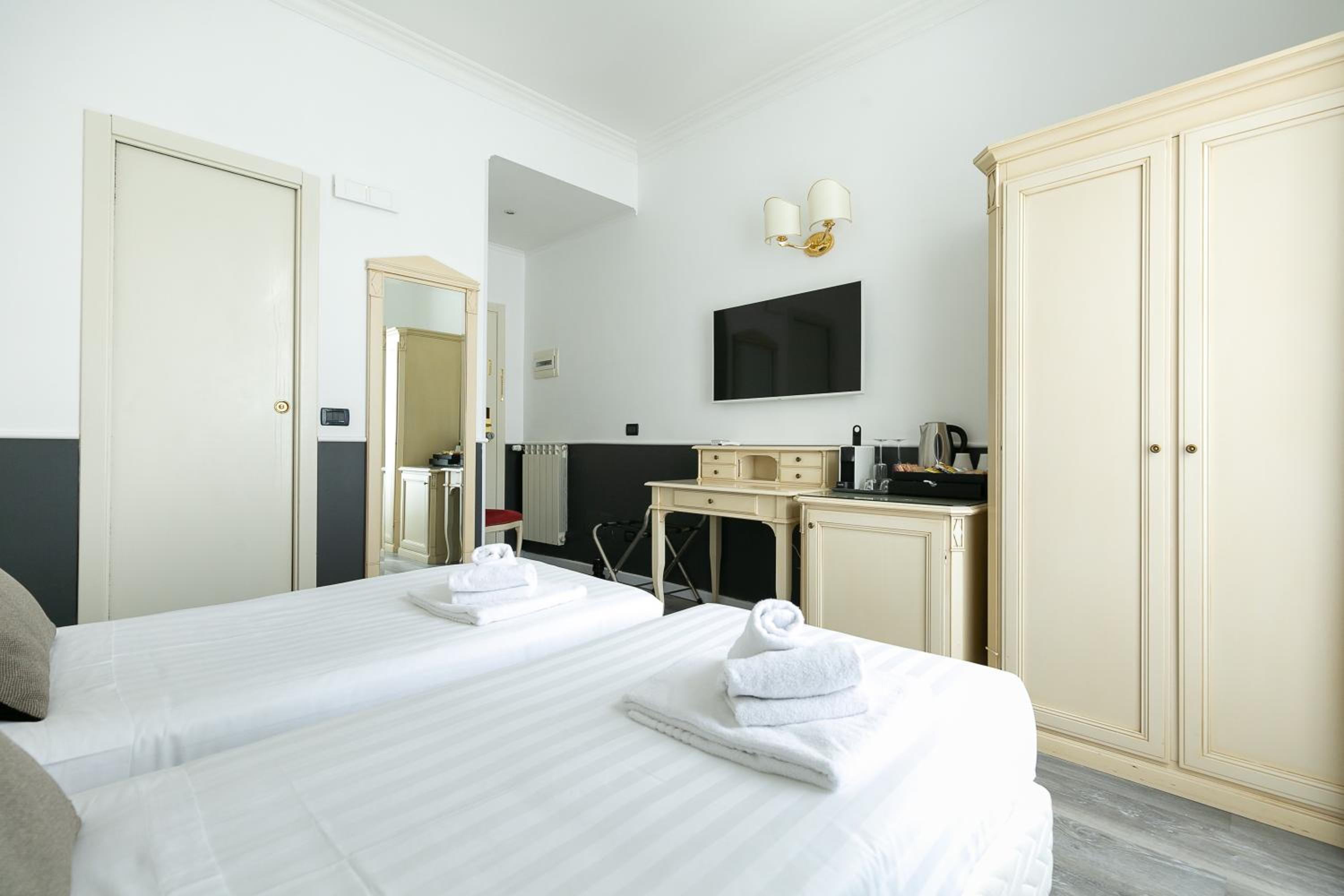 Capitolium Rooms