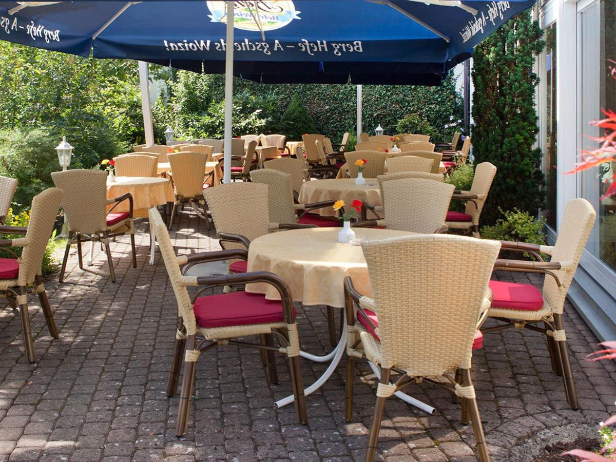 Hotel Kreuz Gästehaus und Lauchertbar mit Terrasse