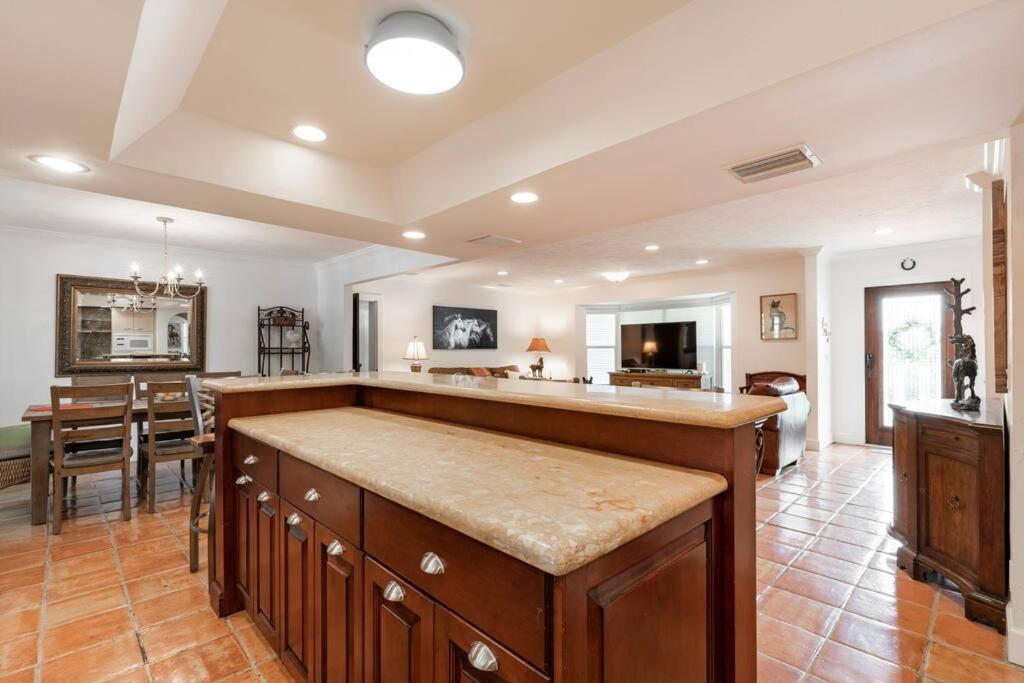 Private Gated horse farm minutes from the beach and downtown view 4