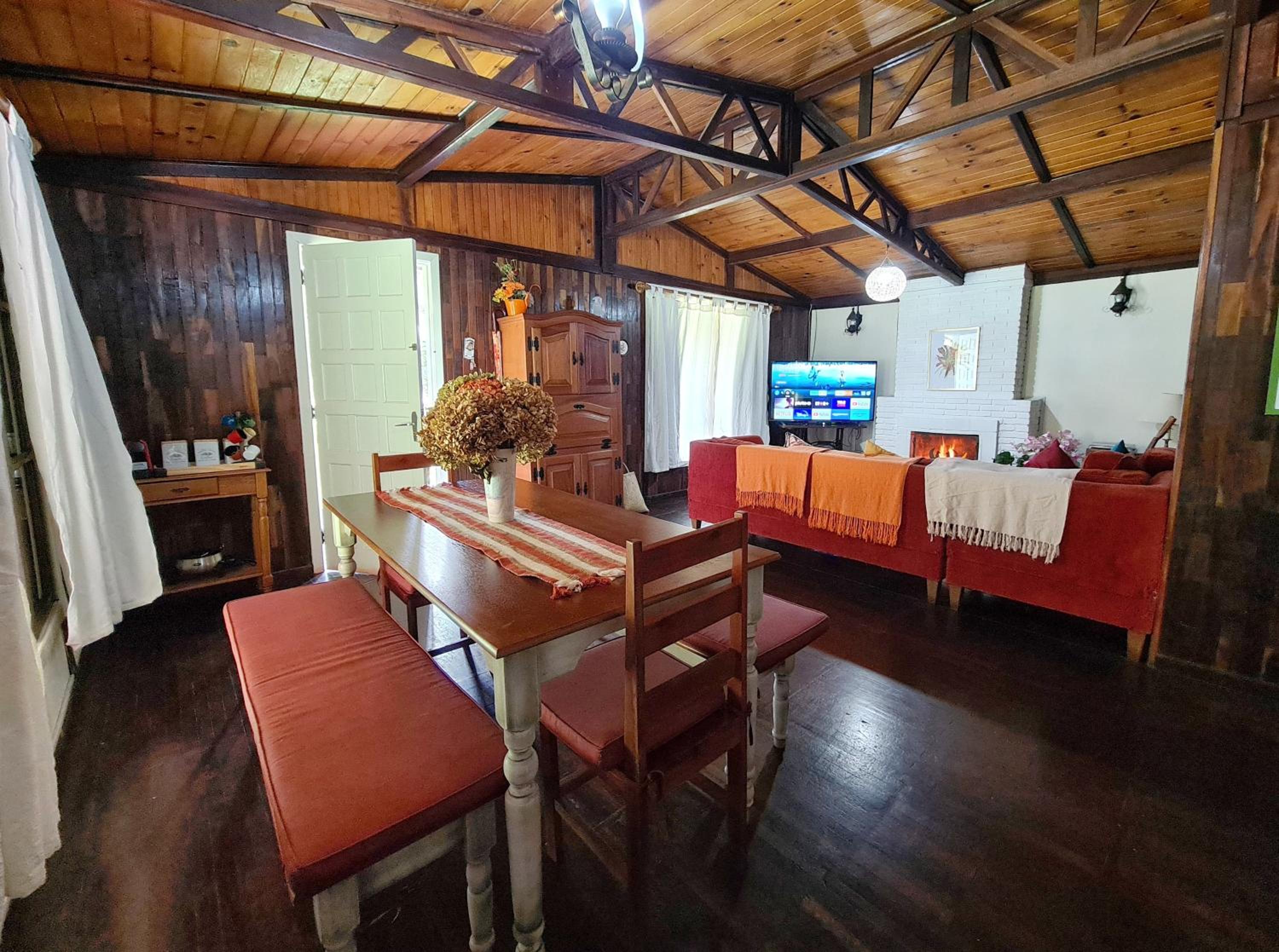 CASA EM CONDOMÍNIO