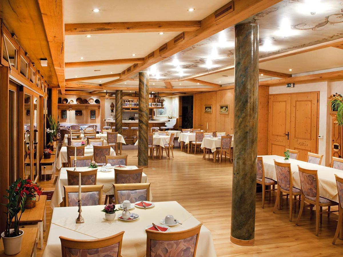 Hotel Kreuz Gästehaus und Lauchertbar mit Terrasse