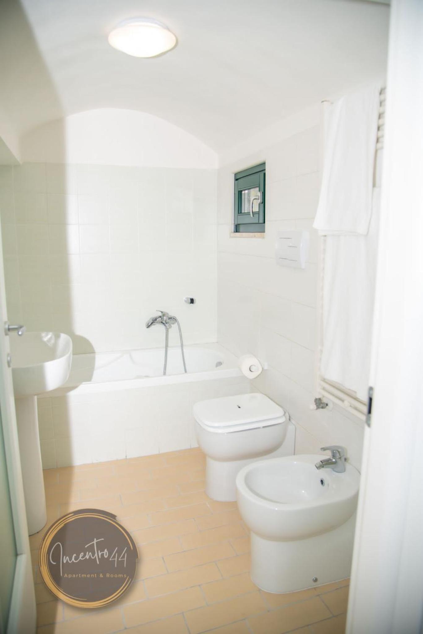 Incentro 44 en Cava deʼ Tirreni — bathroom