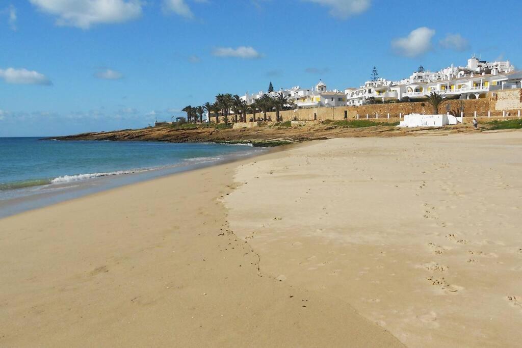 Entire flat 70sq m at Luz just 400m beach distance