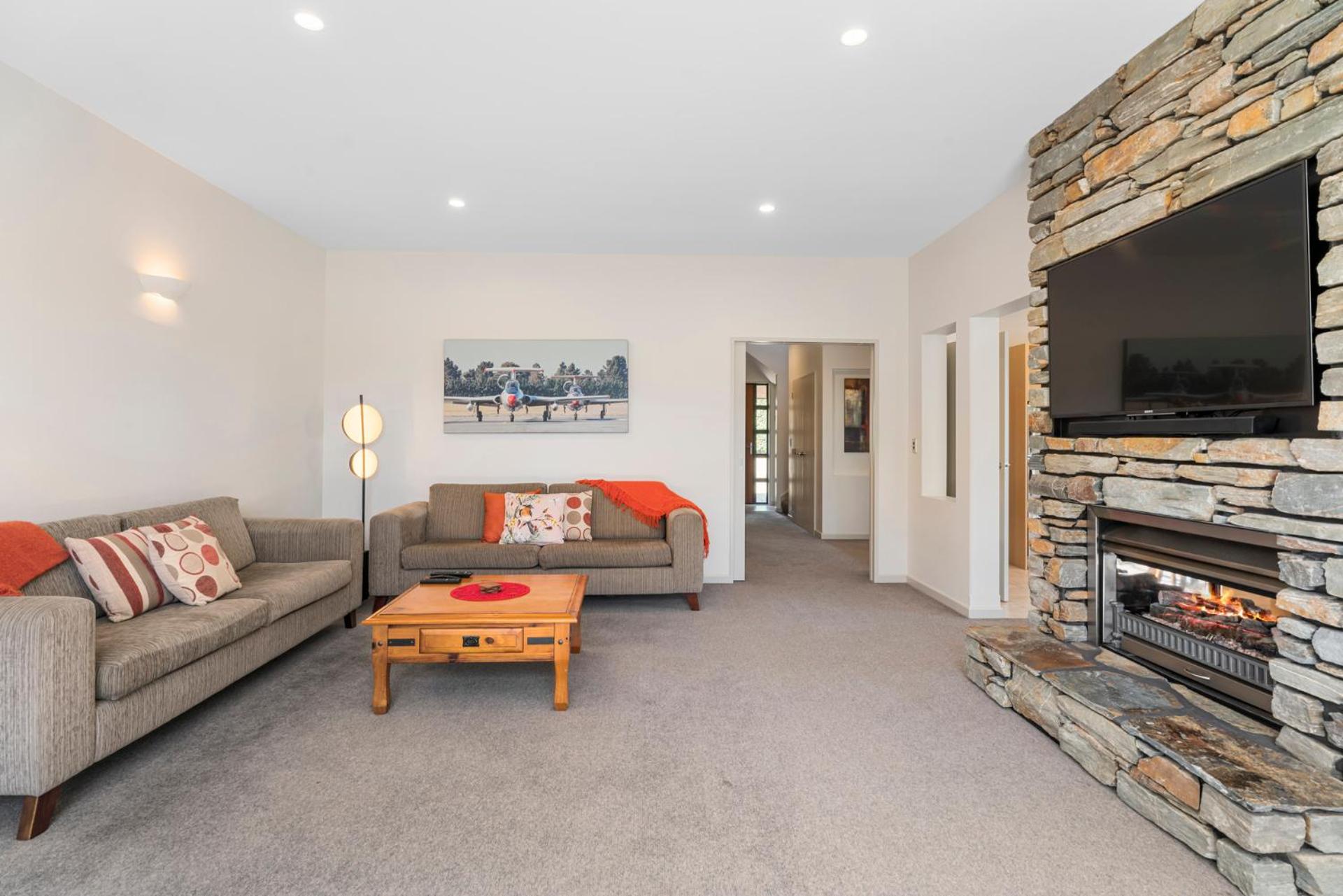Heritage Villa 10 - Wanaka Holiday Home