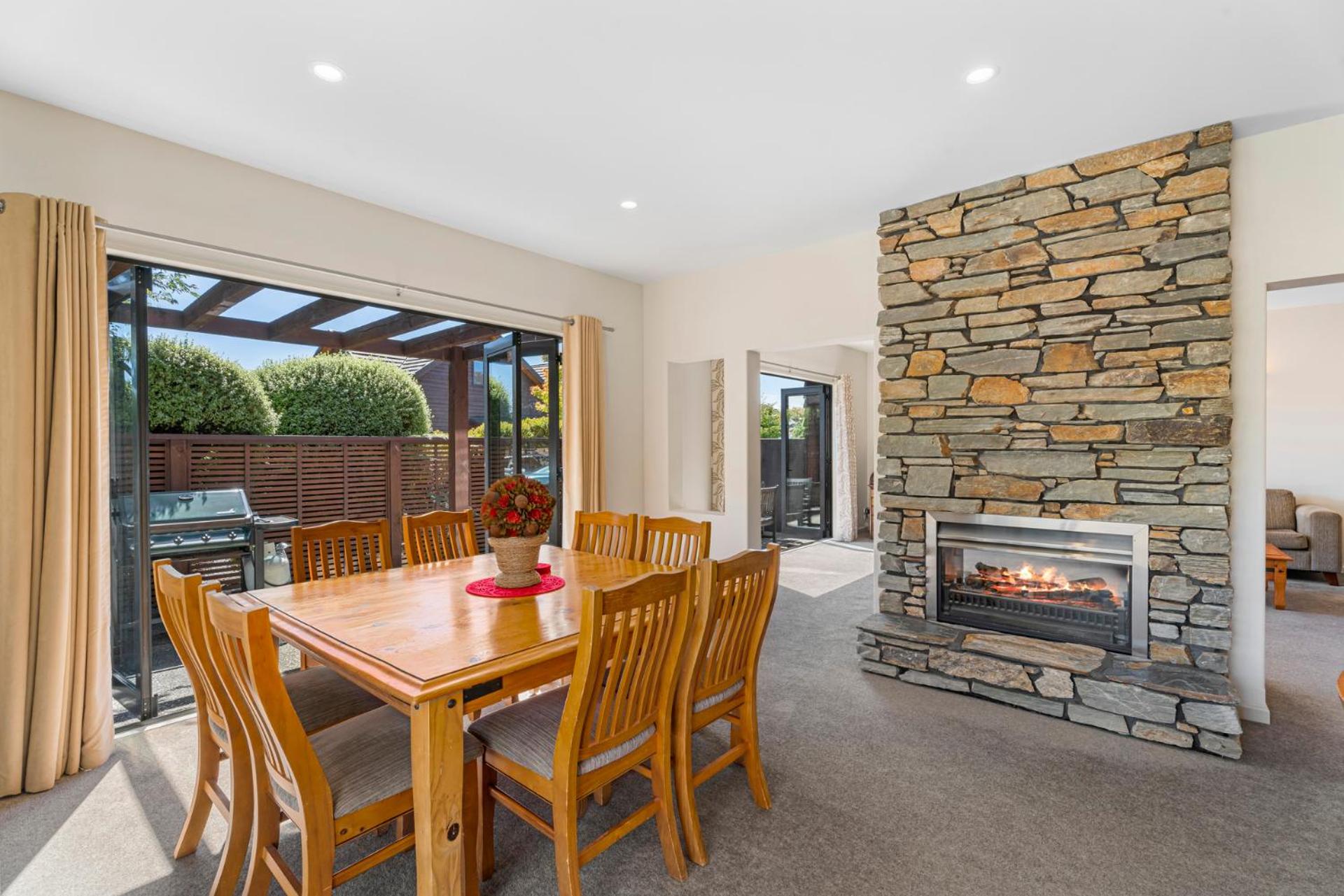 Heritage Villa 10 - Wanaka Holiday Home
