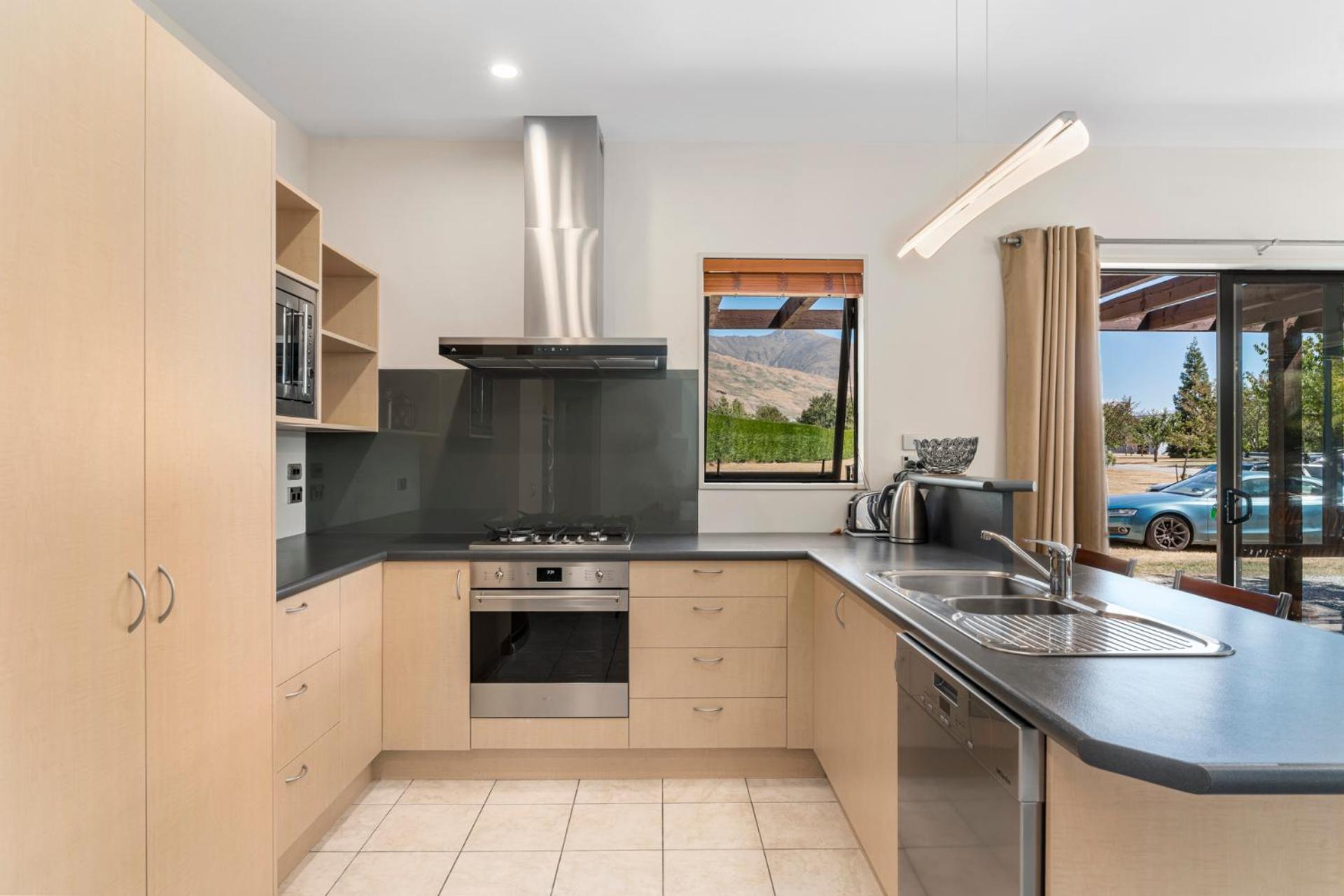 Heritage Villa 10 - Wanaka Holiday Home