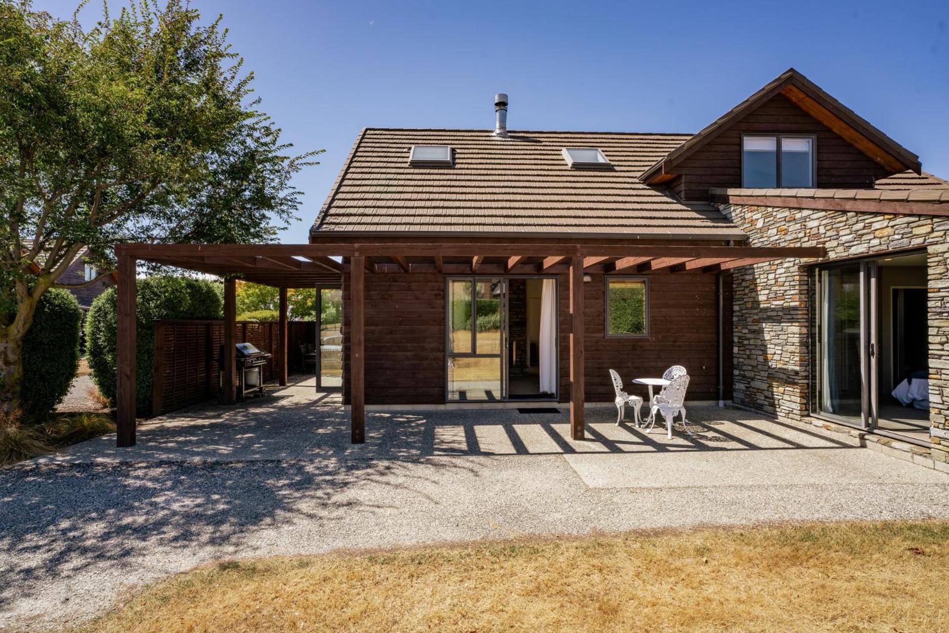 Heritage Villa 10 - Wanaka Holiday Home