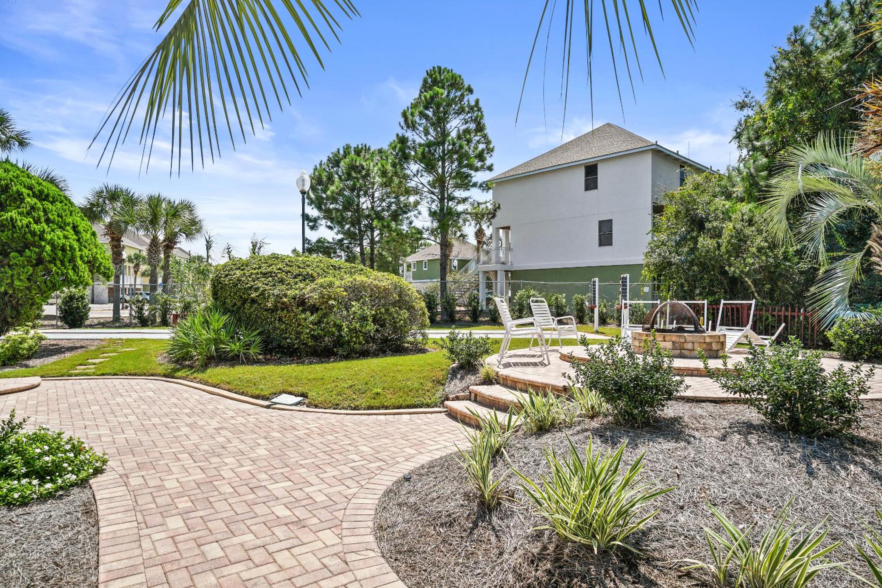 St Thomas Square by Panhandle Getaways view 3