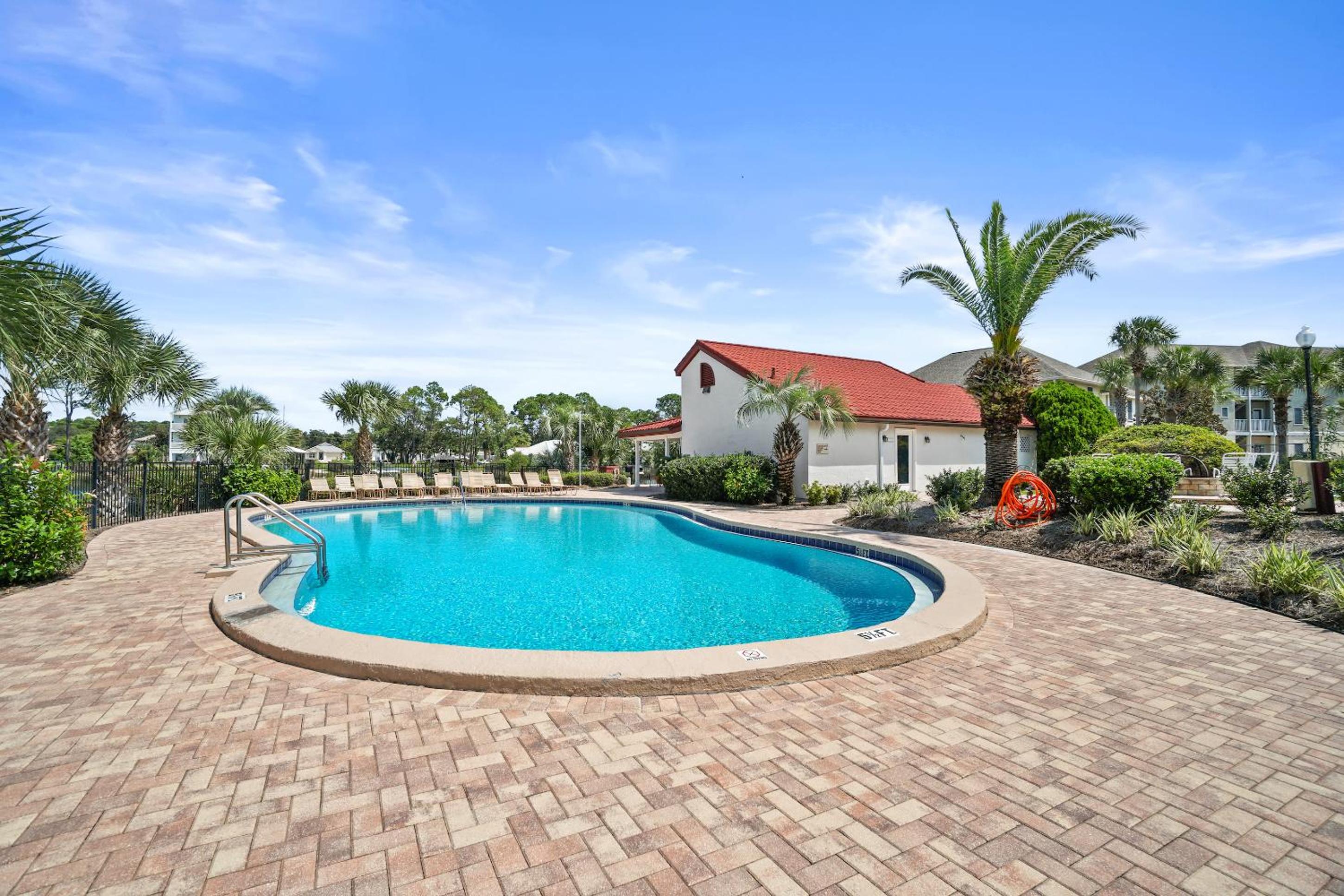 St Thomas Square by Panhandle Getaways view 4