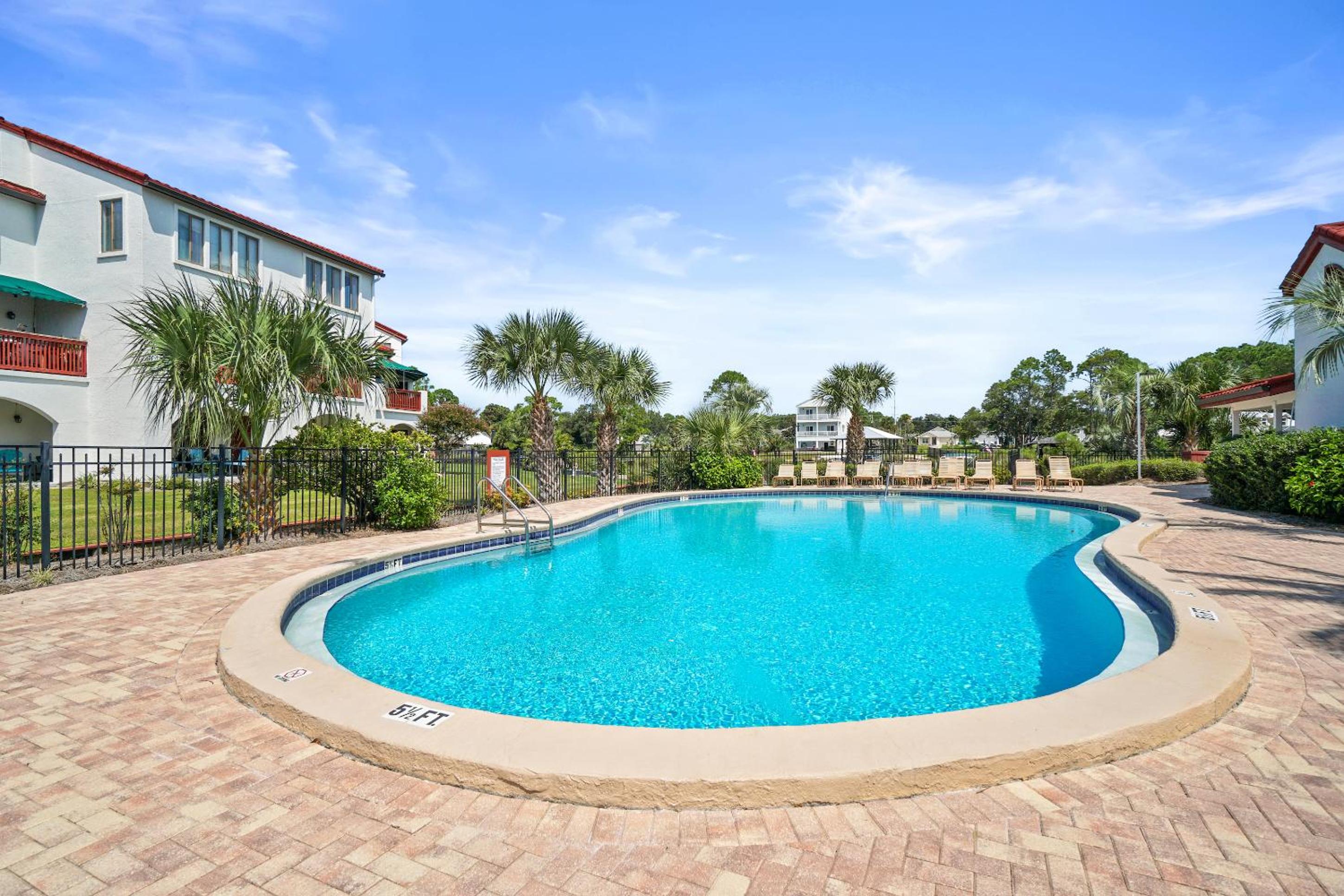 St Thomas Square by Panhandle Getaways view 5
