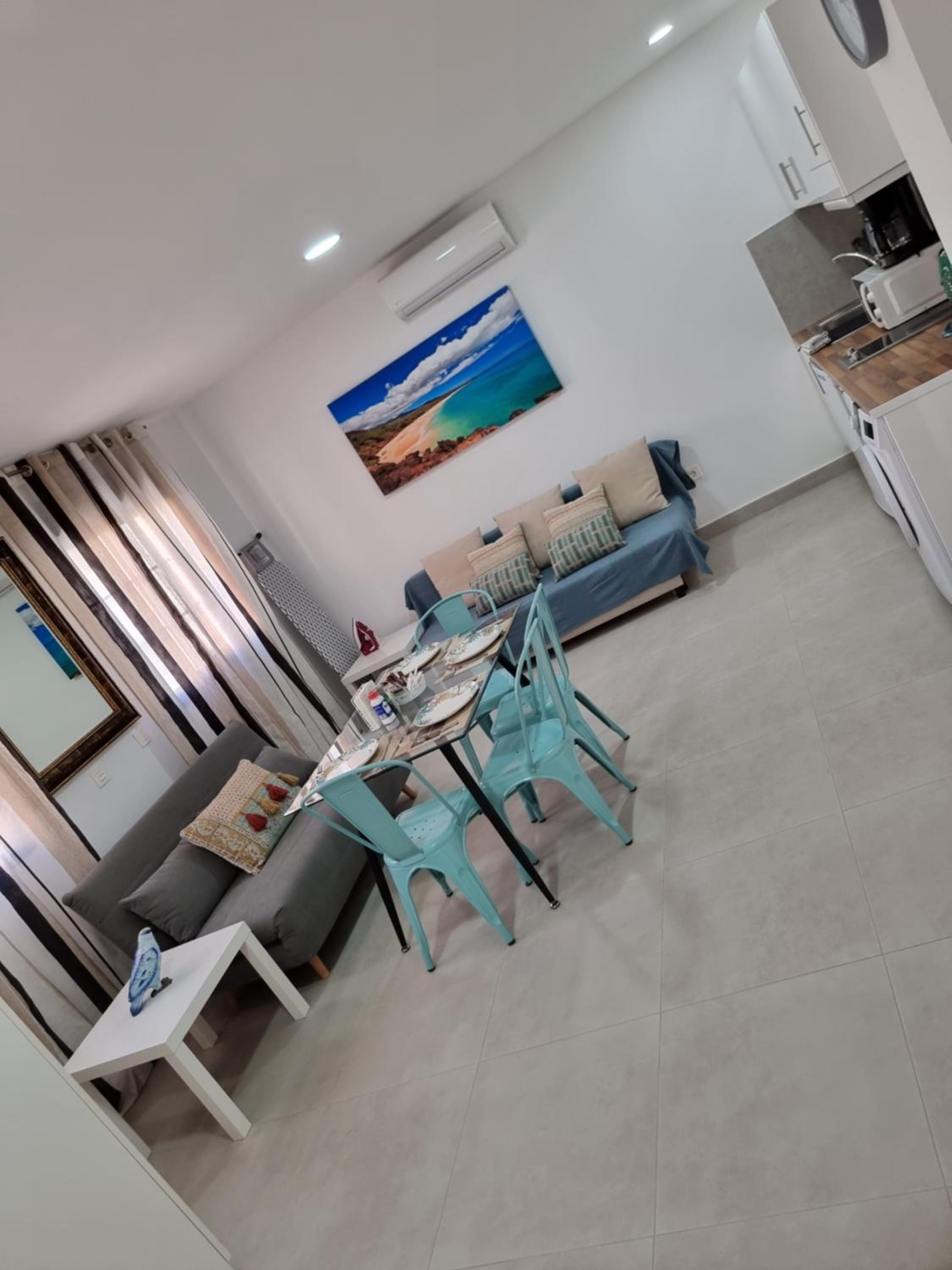 APARTAMENTOS ELEMAR free luggage storage