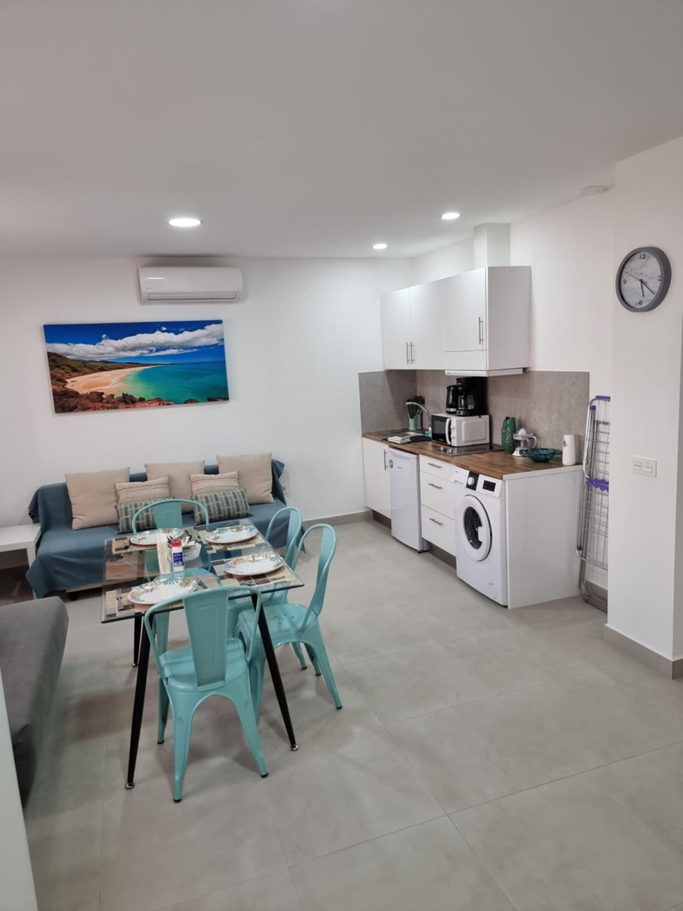APARTAMENTOS ELEMAR free luggage storage