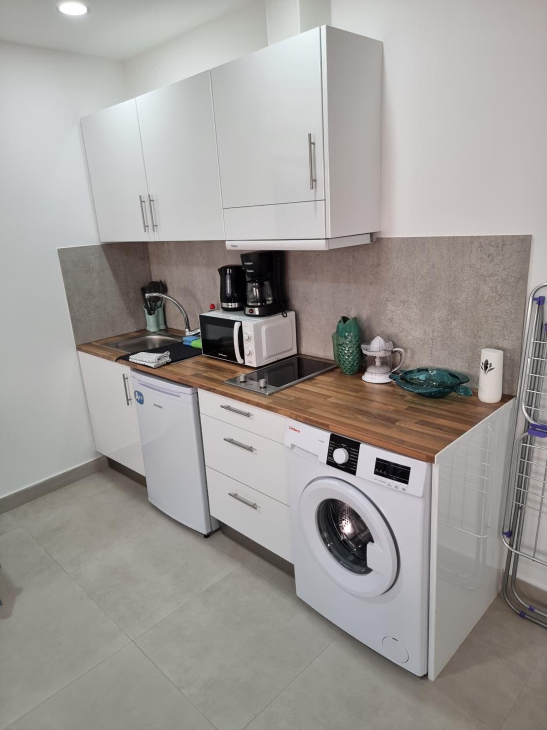 APARTAMENTOS ELEMAR free luggage storage