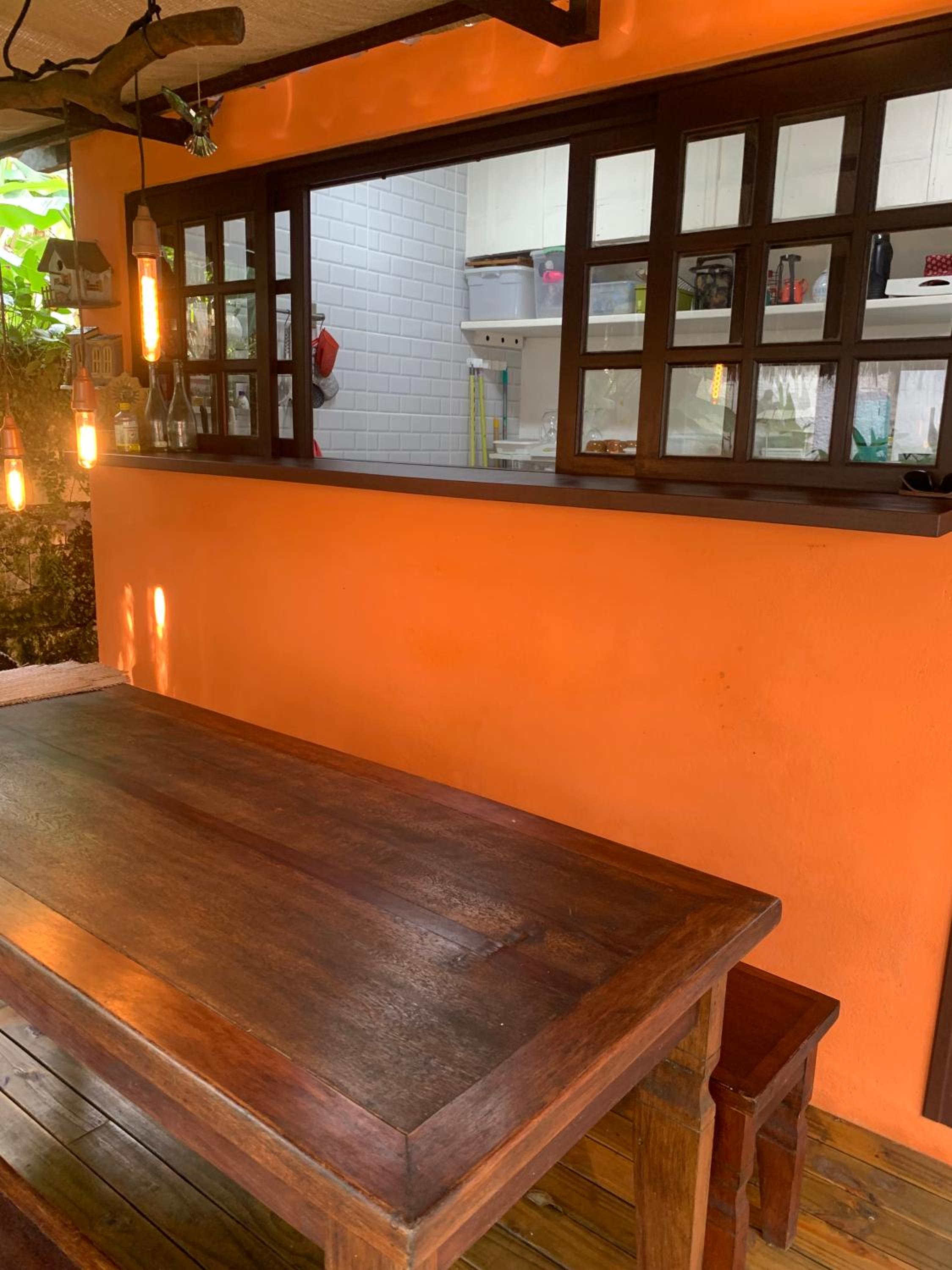 Casa charmosa em Camburi, perto da praia, com garagem-São Sebastião