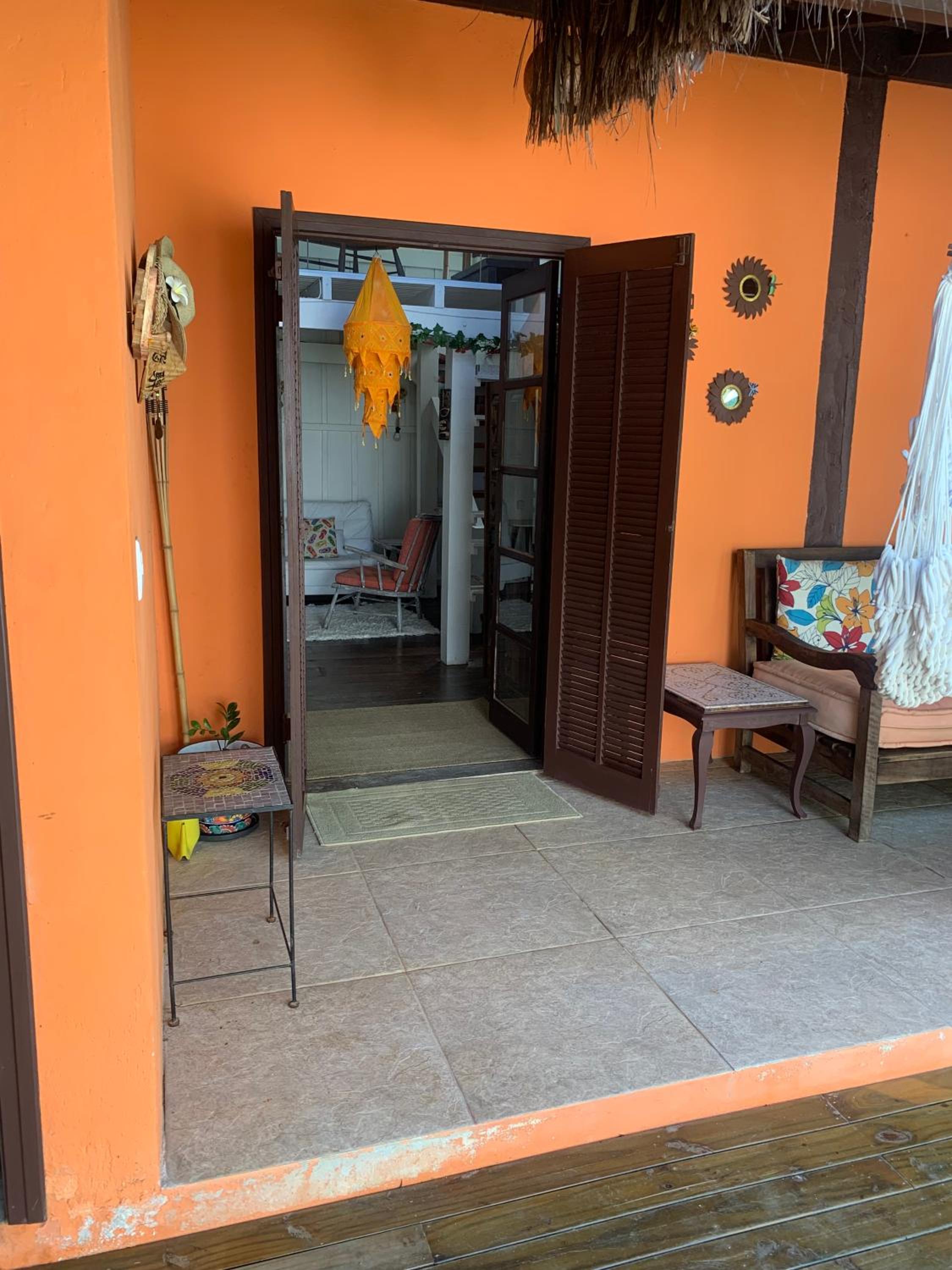 Casa charmosa em Camburi, perto da praia, com garagem-São Sebastião