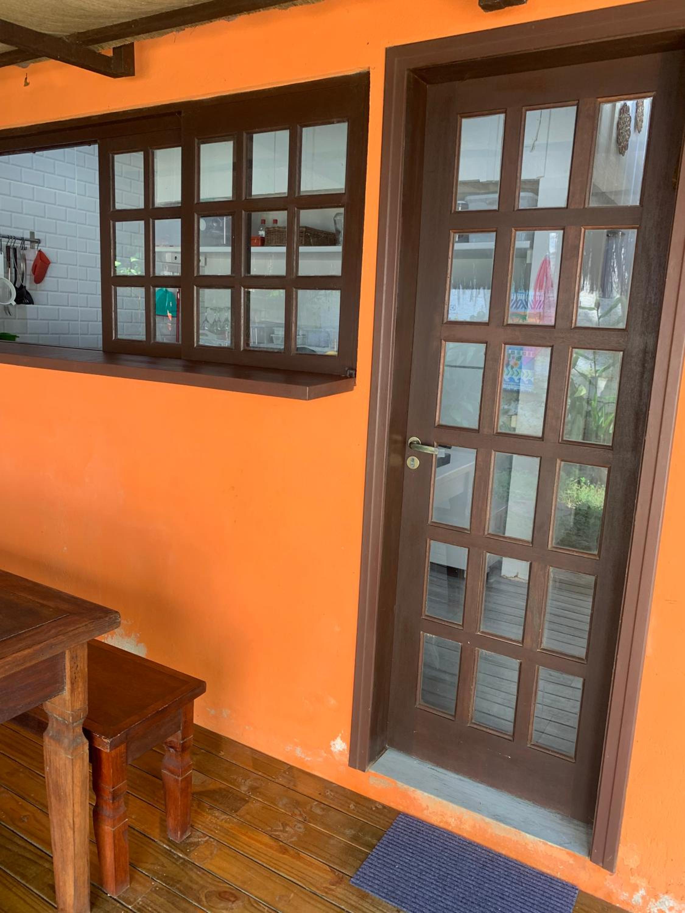 Casa charmosa em Camburi, perto da praia, com garagem-São Sebastião