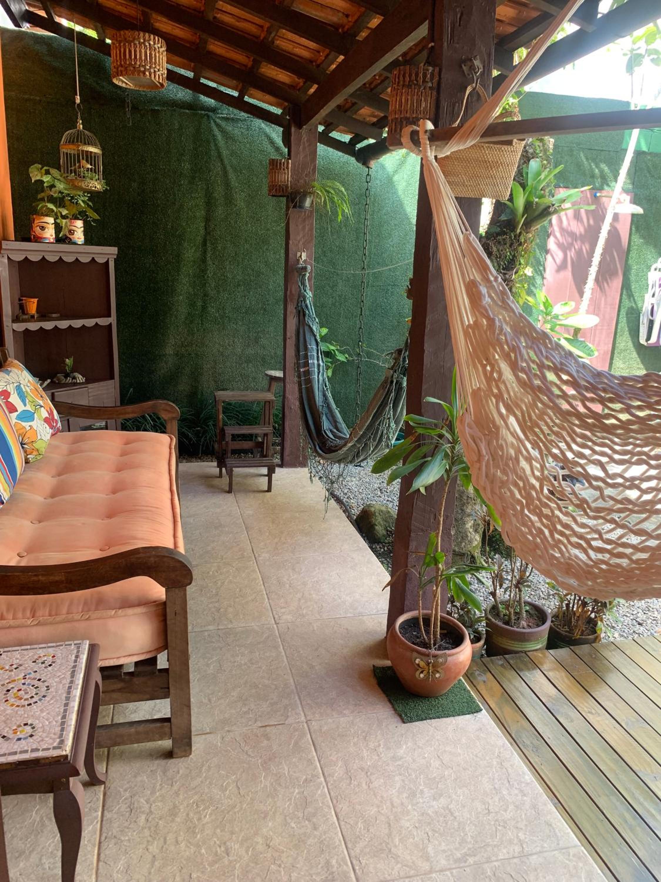 Casa charmosa em Camburi, perto da praia, com garagem-São Sebastião