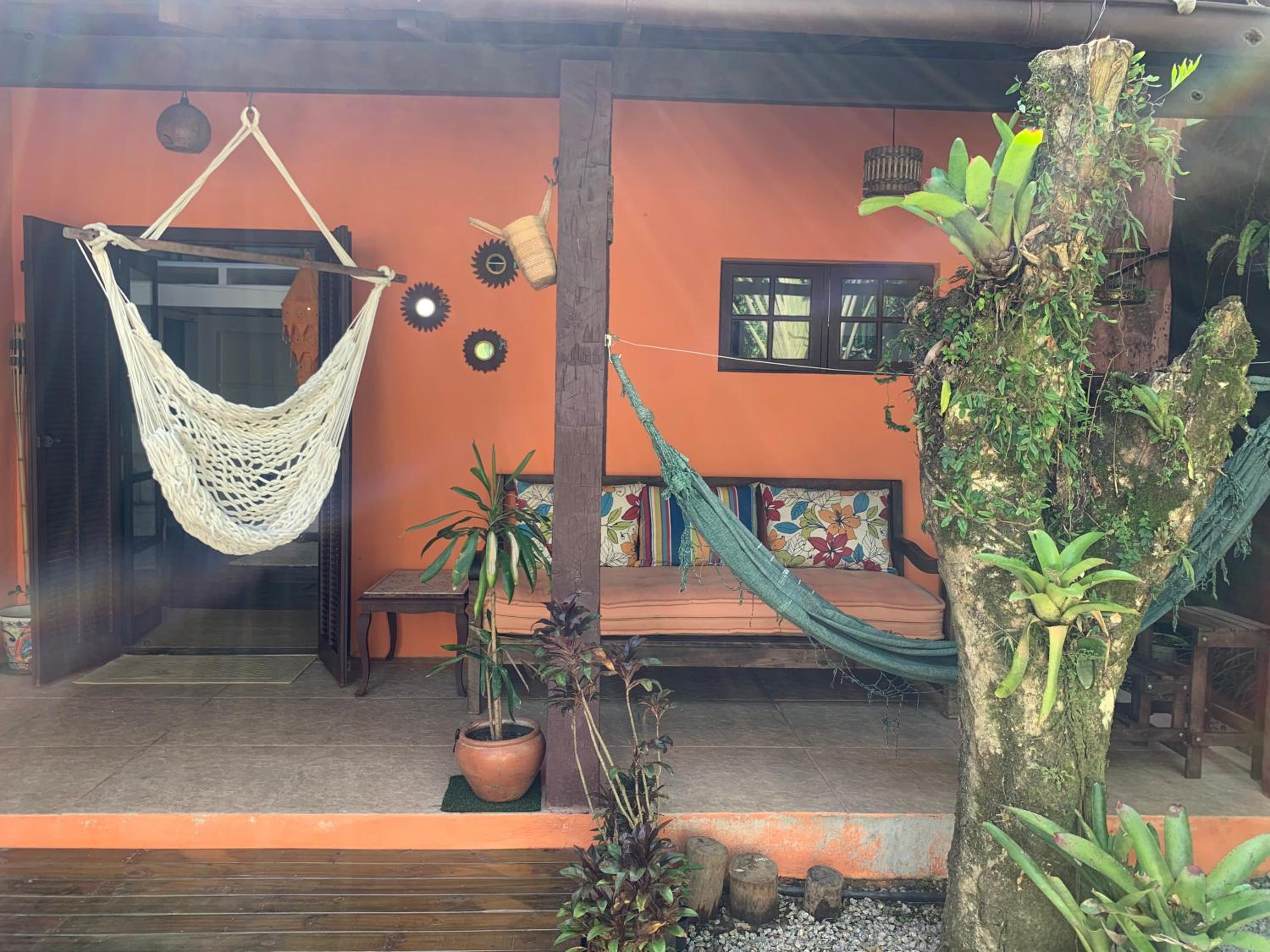 Casa charmosa em Camburi, perto da praia, com garagem-São Sebastião