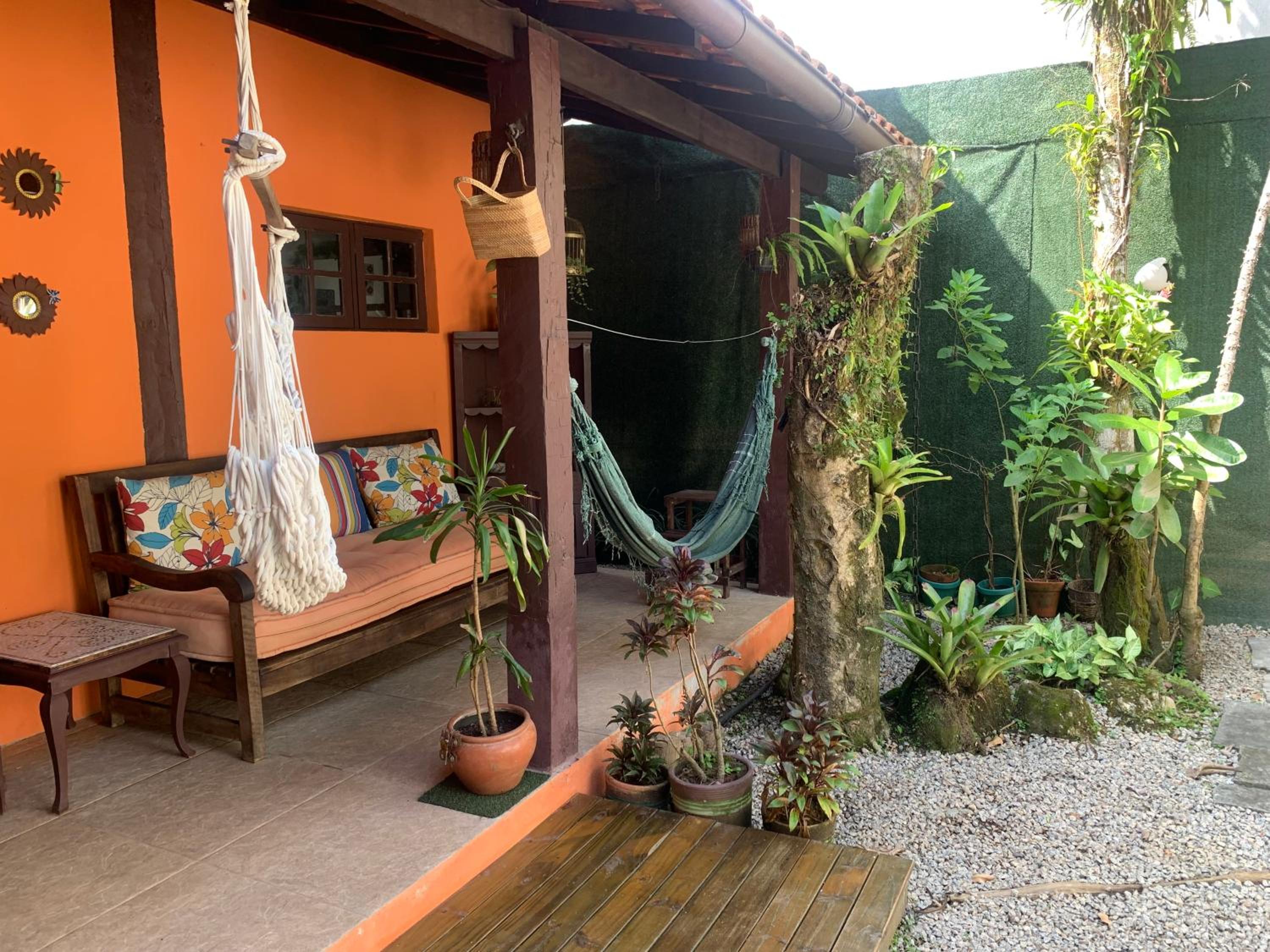 Casa charmosa em Camburi, perto da praia, com garagem-São Sebastião